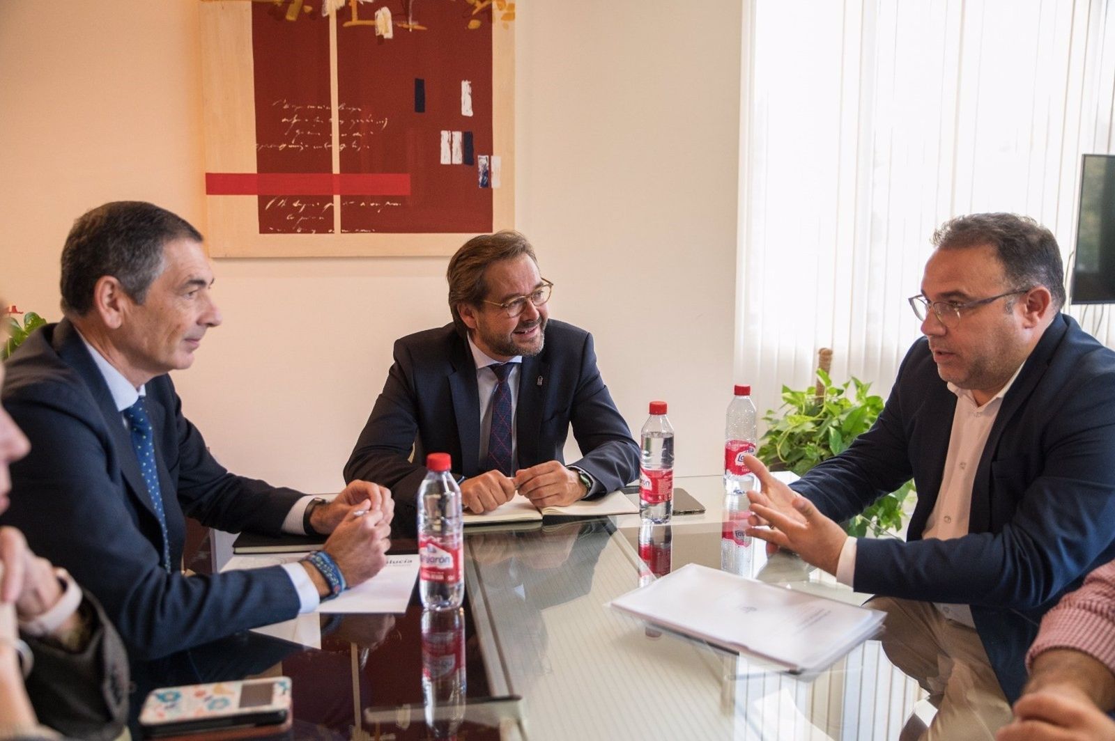 Reunión de la Junta en Granada con el secretario general de Agua de la Consejería de Agricultura, Pesca, Agua y Desarrollo Rural, Ramiro Angulo, primero desde la izquierda