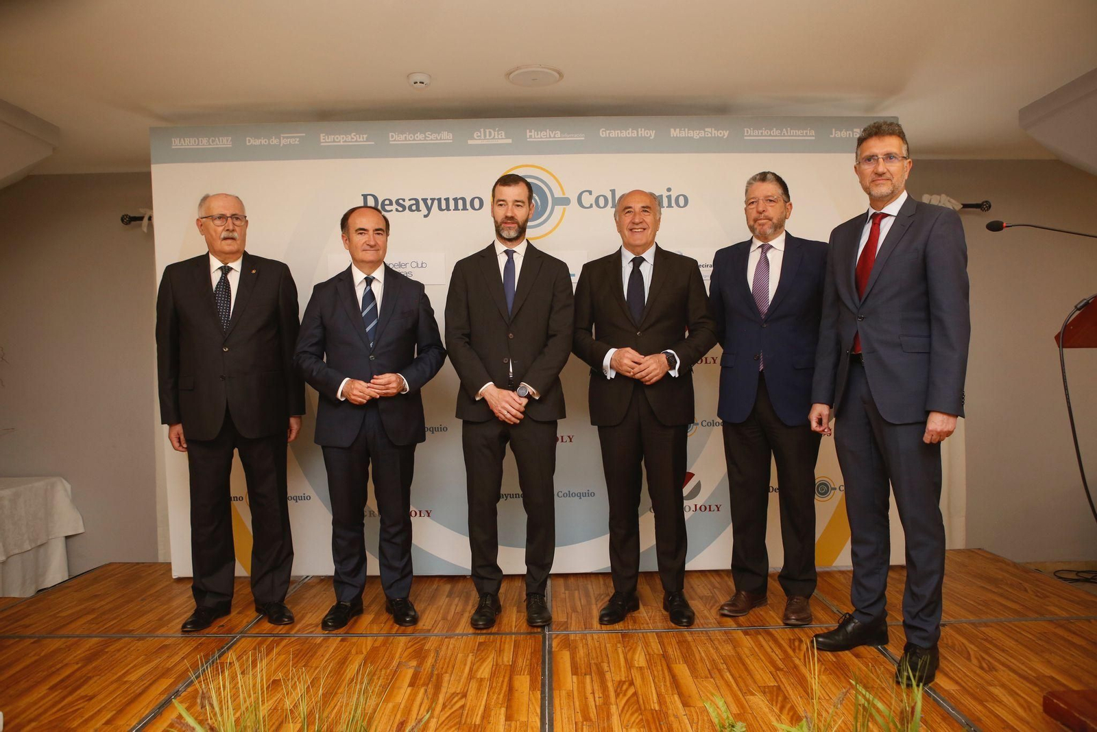 Juan Ureta, Gerardo Landaluce, Benito Núñez, José Ignacio Landaluce, José Luis Hormaechea y Javier Chaparro, en el desayuno coloquio organizado por Europa Sur y el Propeller de Algeciras.