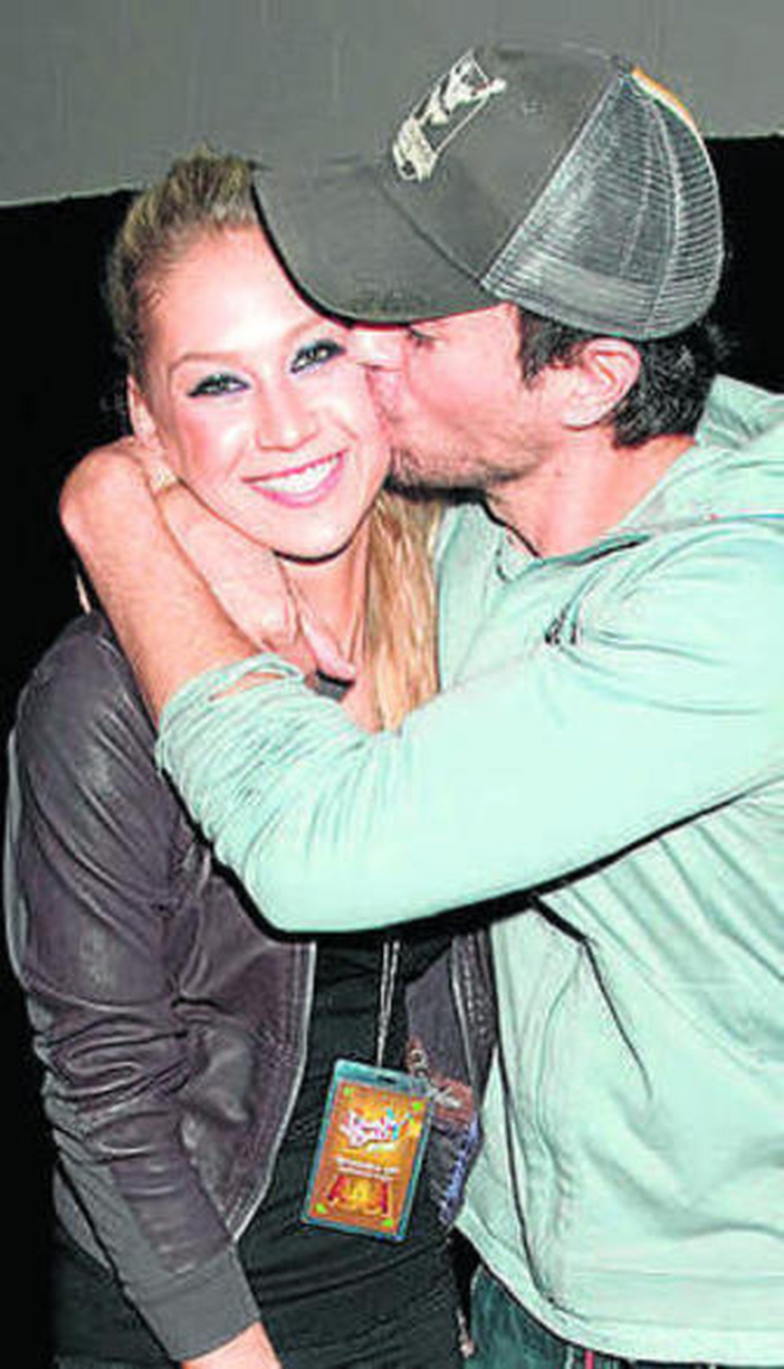 Enrique Iglesias podría haber roto con Kournikova