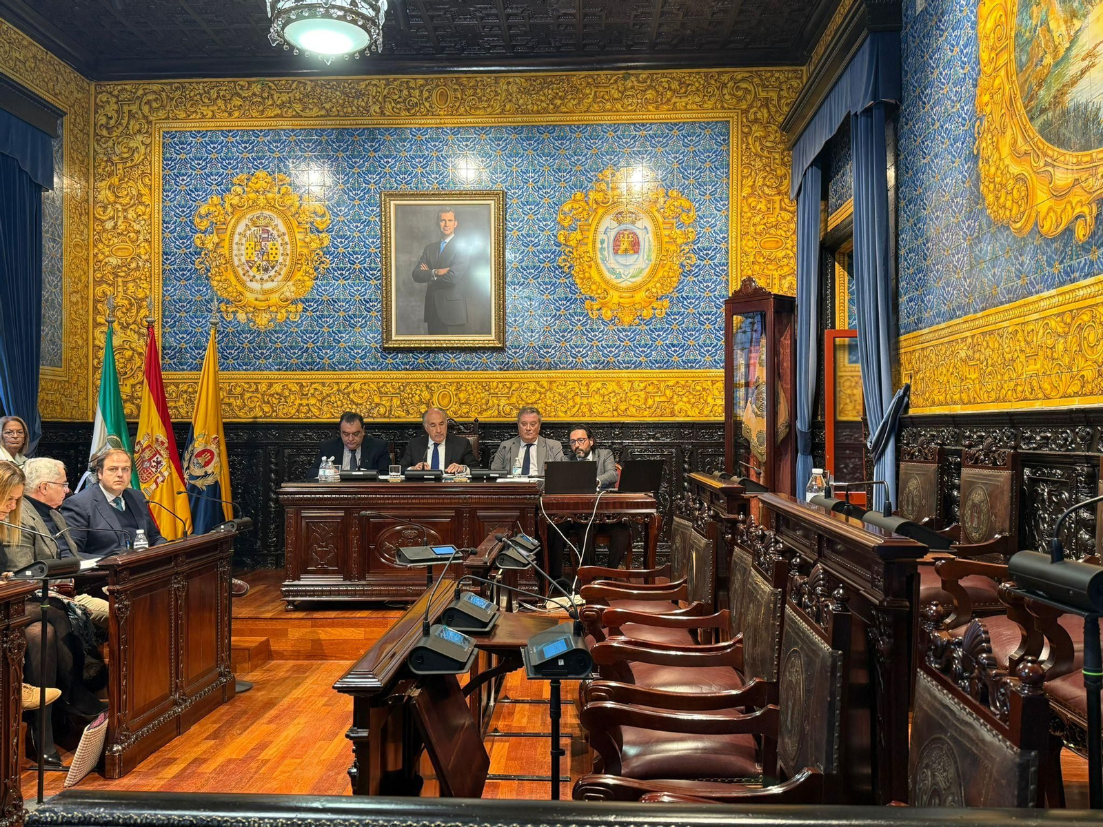 La bancada de la oposición, vacía.