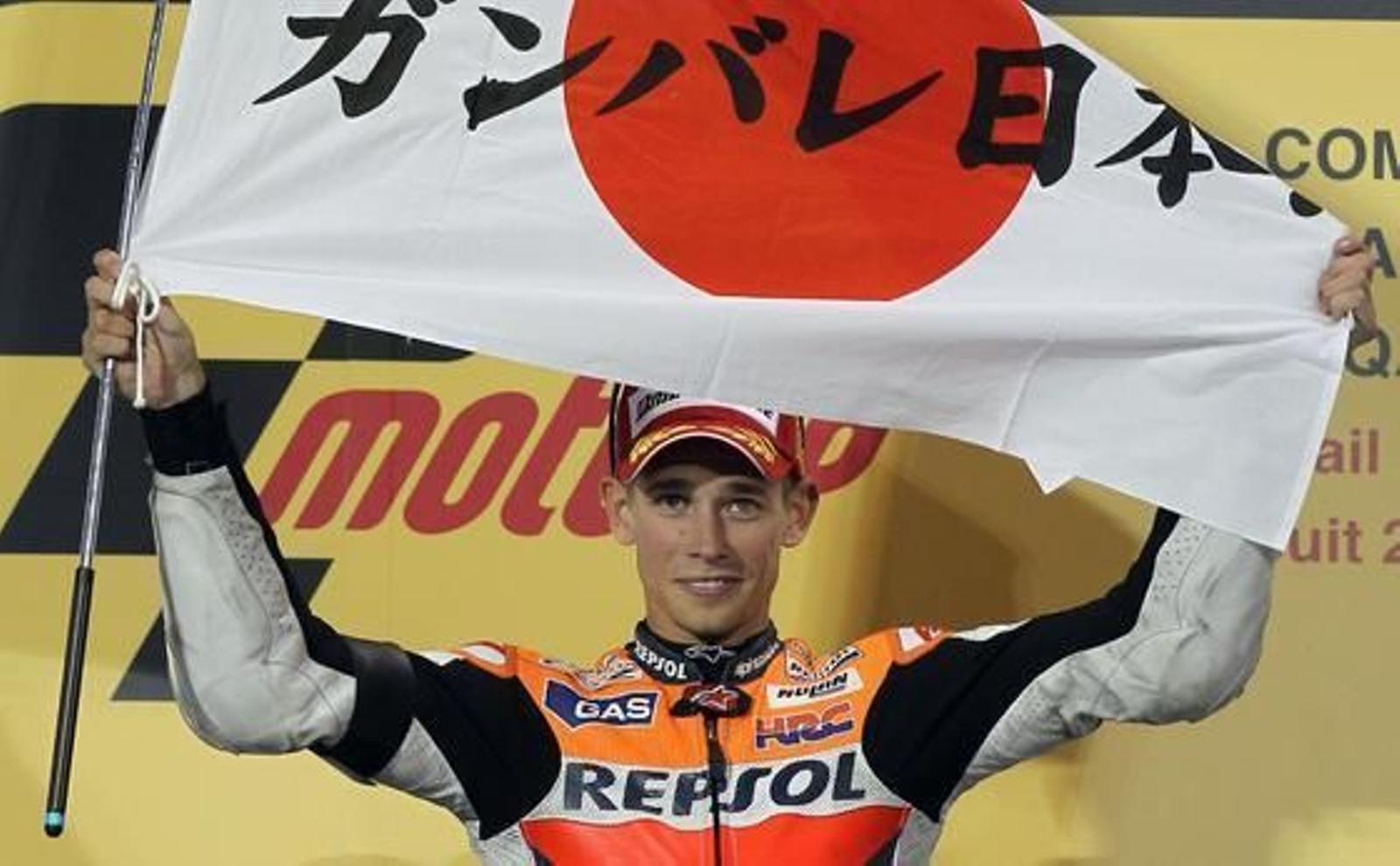Casey Stoner celebra su victoria en Qatar.

Foto: AFP Photo