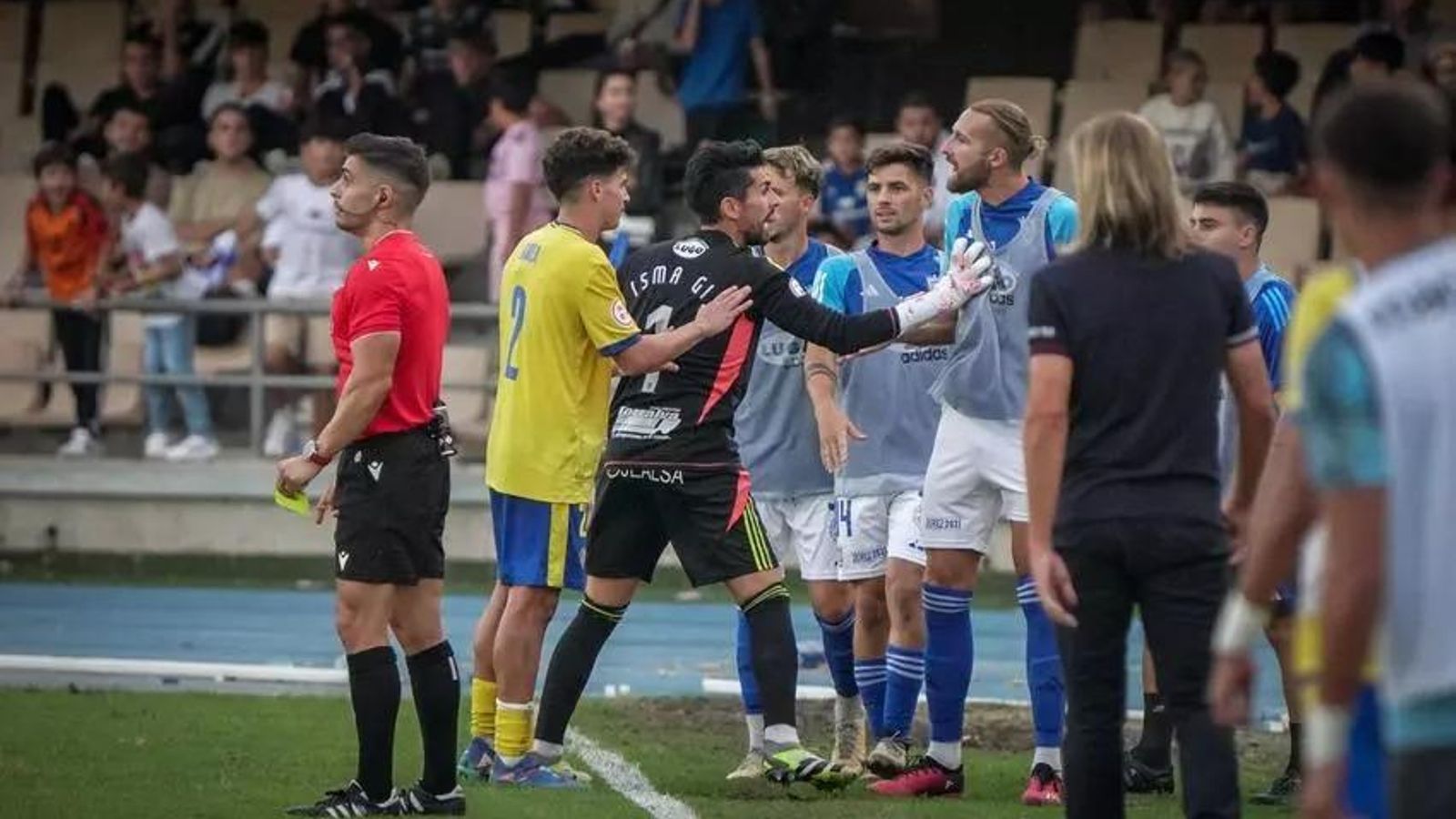 Isma Gil ejerce de líder del equipo en la portería y fuera cuando hace falta. Isma Gil ejerce de líder del equipo en la portería y fuera cuando hace falta.
