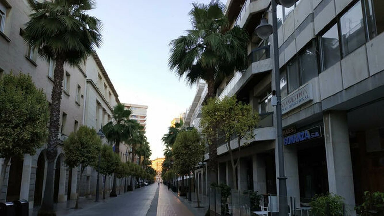 Sonómetros colocados en las farolas de la Gran Vía.