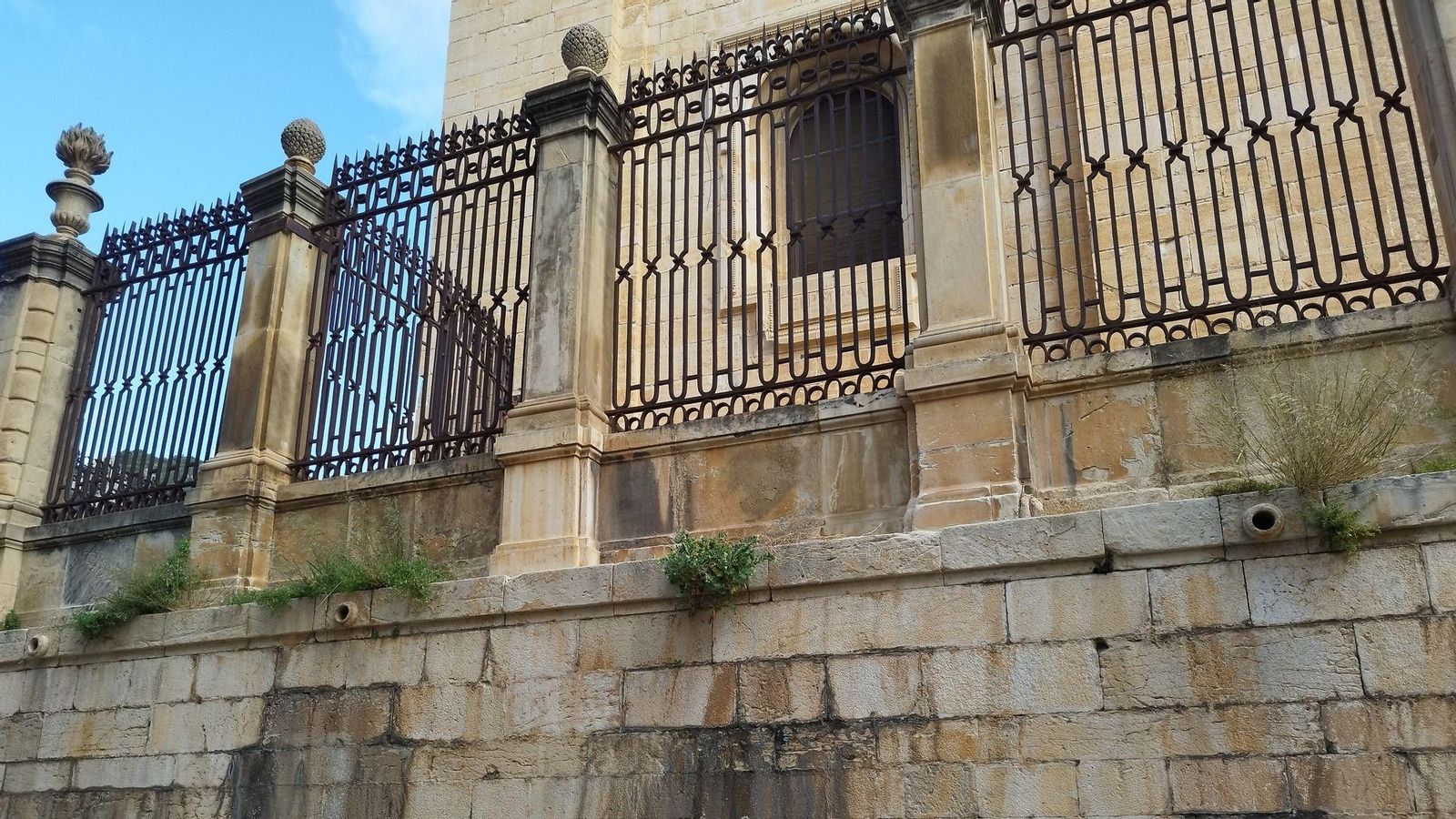 Aspecto exterior de la catedral jiennense.