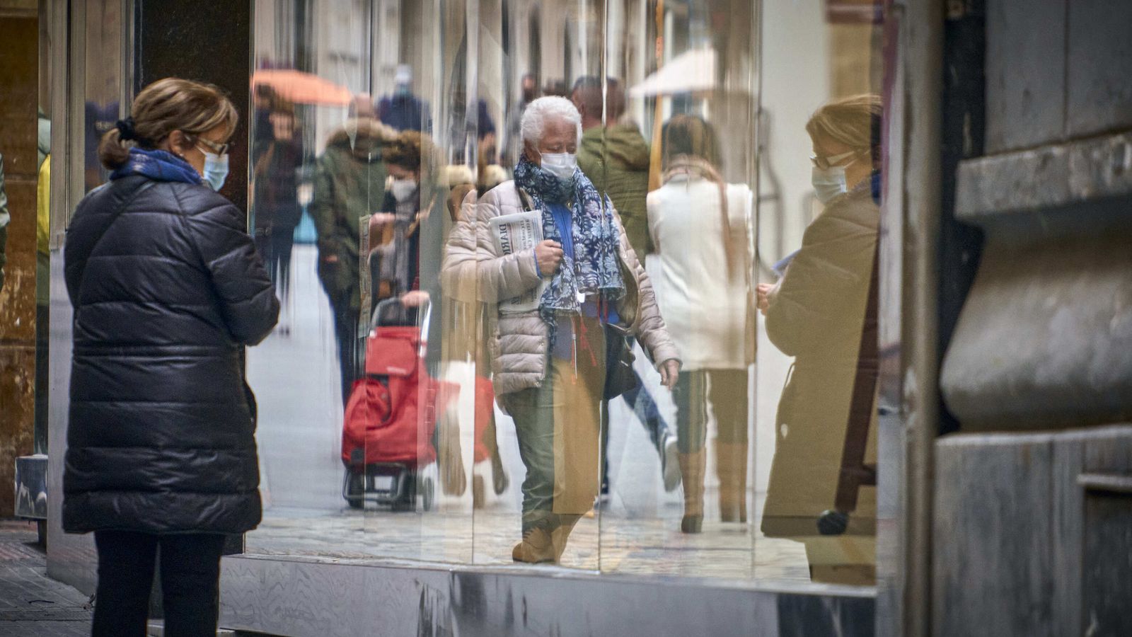 Vecinos por el centro comercial.