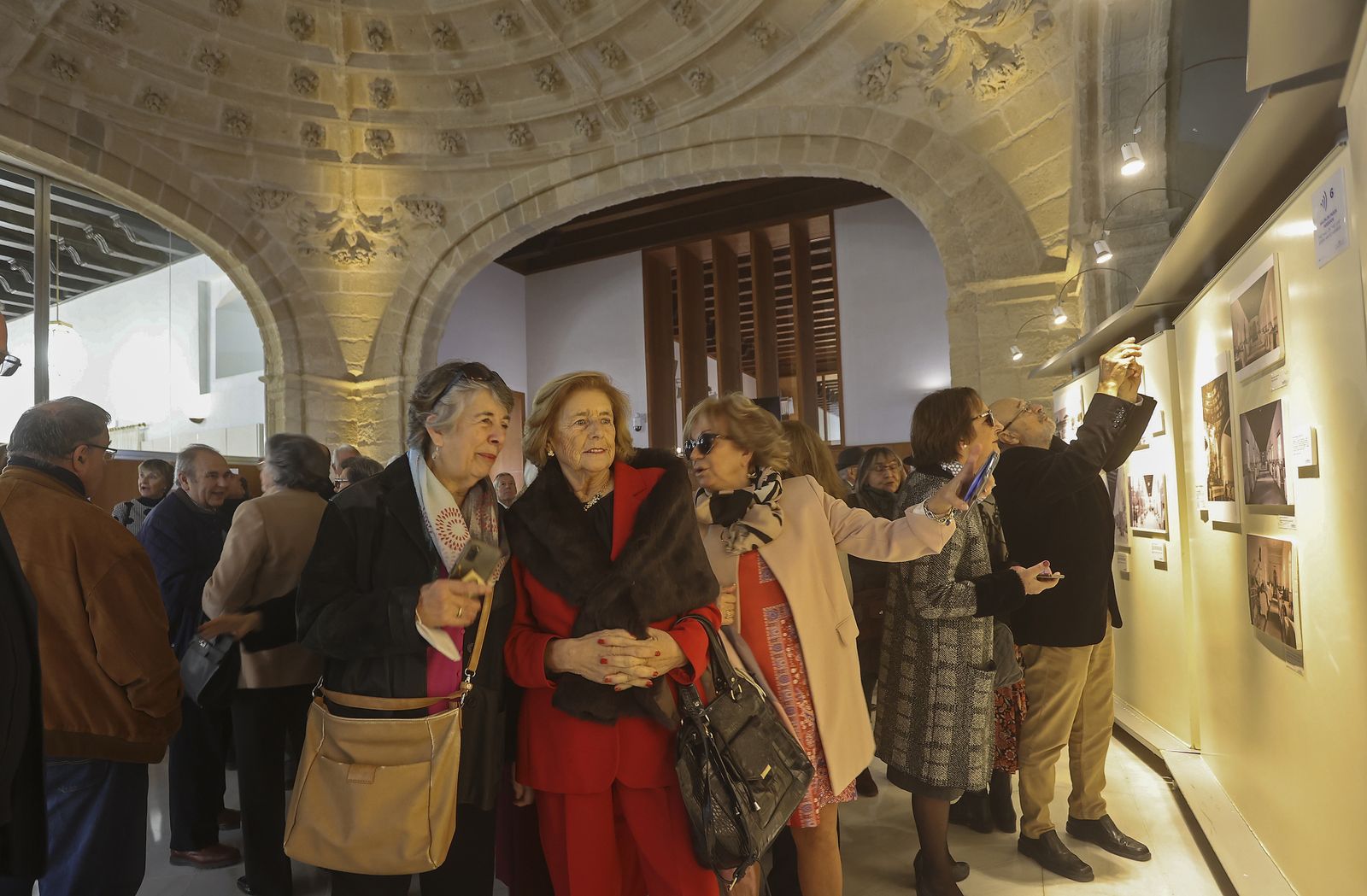 Visita de la última promoción de enfermería(1972) que trabajó en el Hospital de las Cinco Llagas