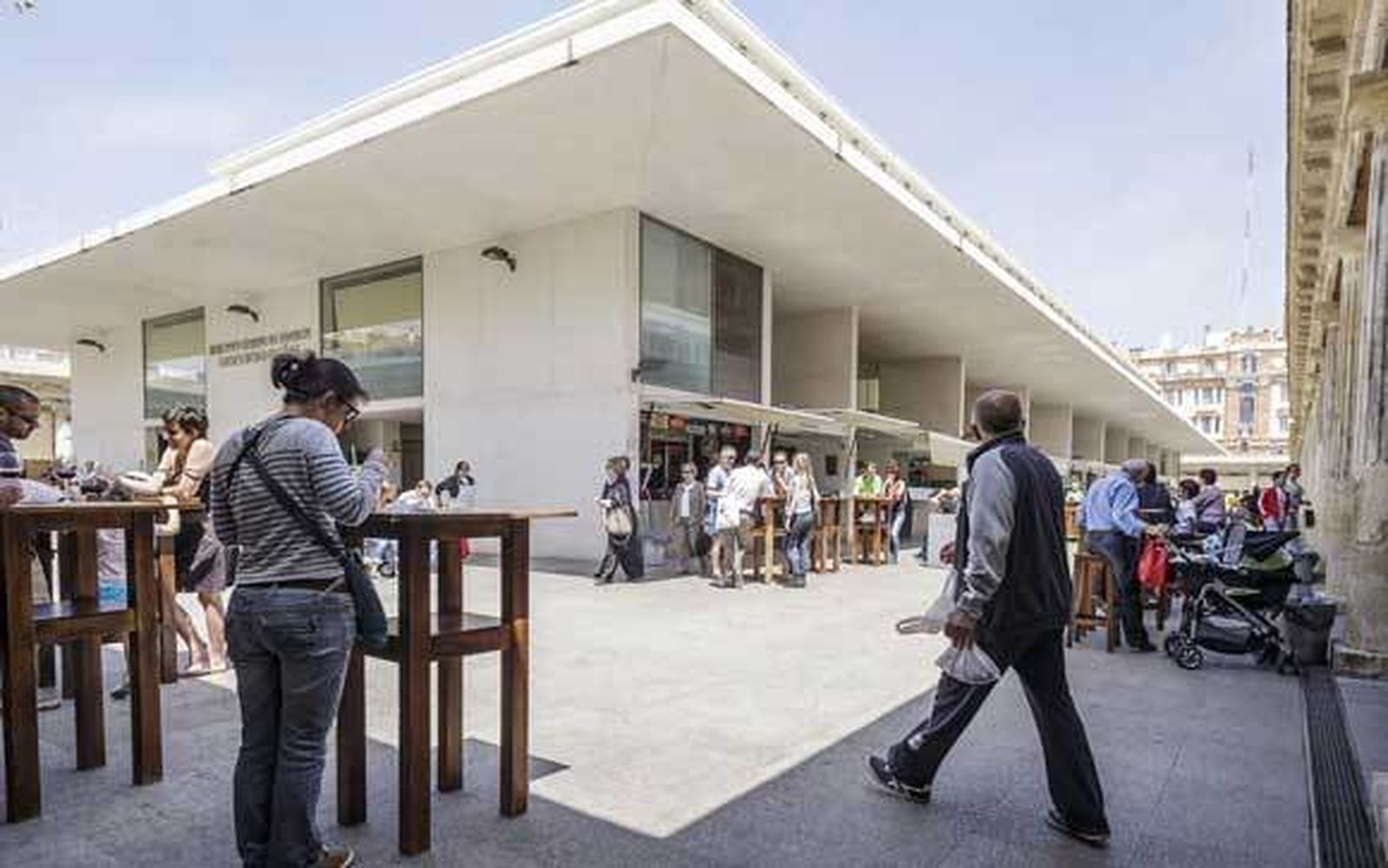El Rincón Gastronómico del Mercado Central contará con mobiliario adaptado