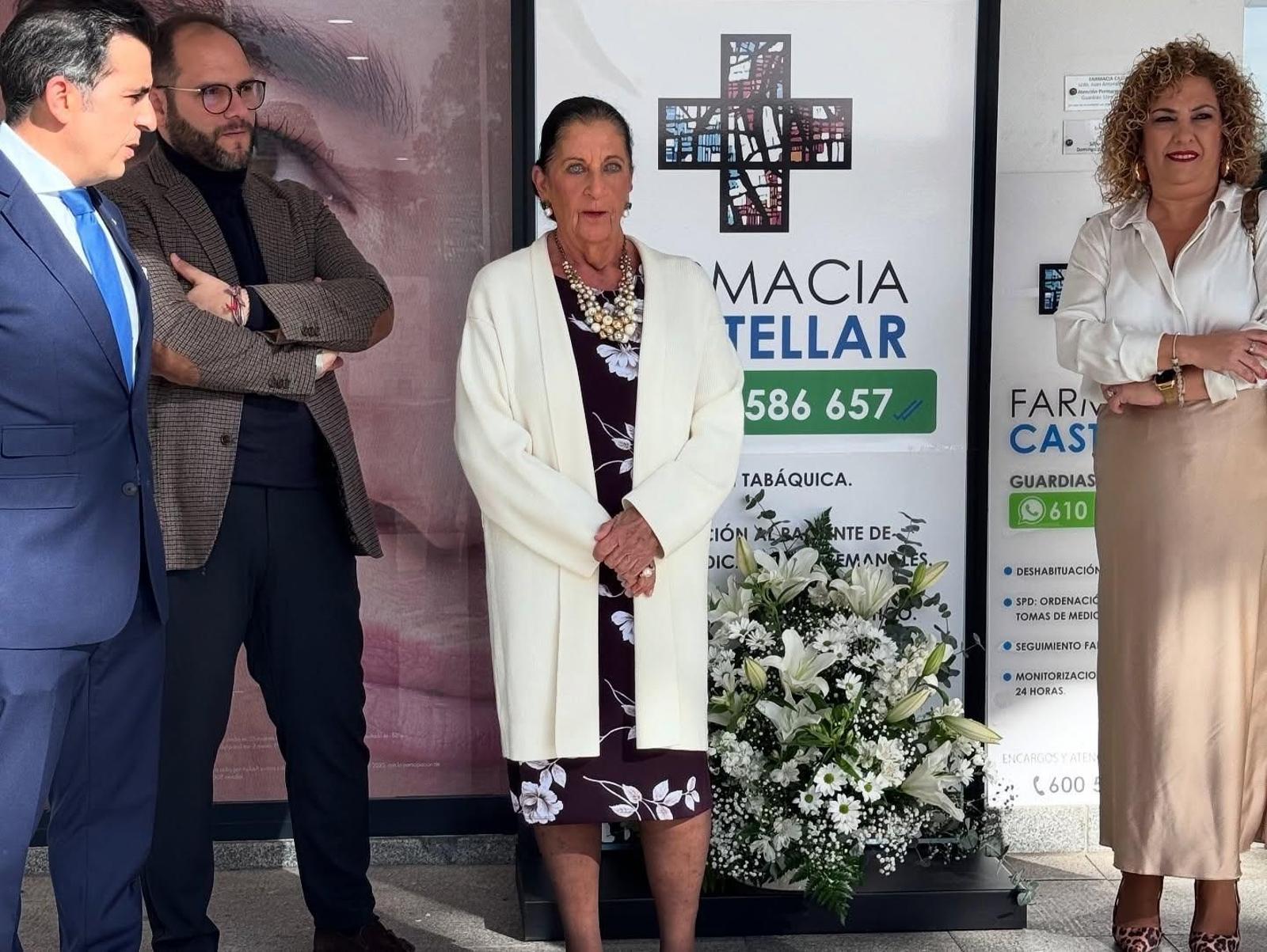 Pilar García Balaguer, junto a su hijo Juan Gavira y el alcalde de Castellar, Adrián Vaca. Pilar García Balaguer, junto a su hijo Juan Gavira y el alcalde de Castellar, Adrián Vaca.
