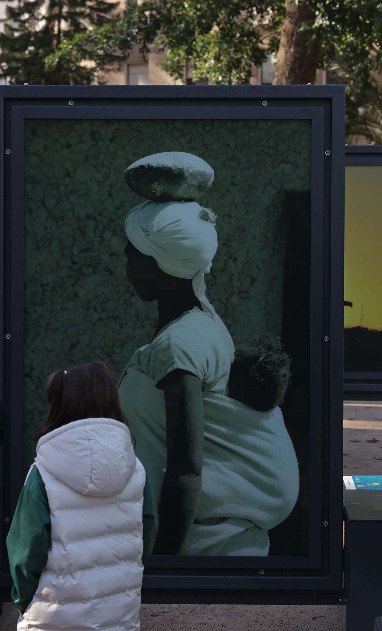 La exposición 'Colores del Mundo' del parque María Cristina de Algeciras, en imágenes