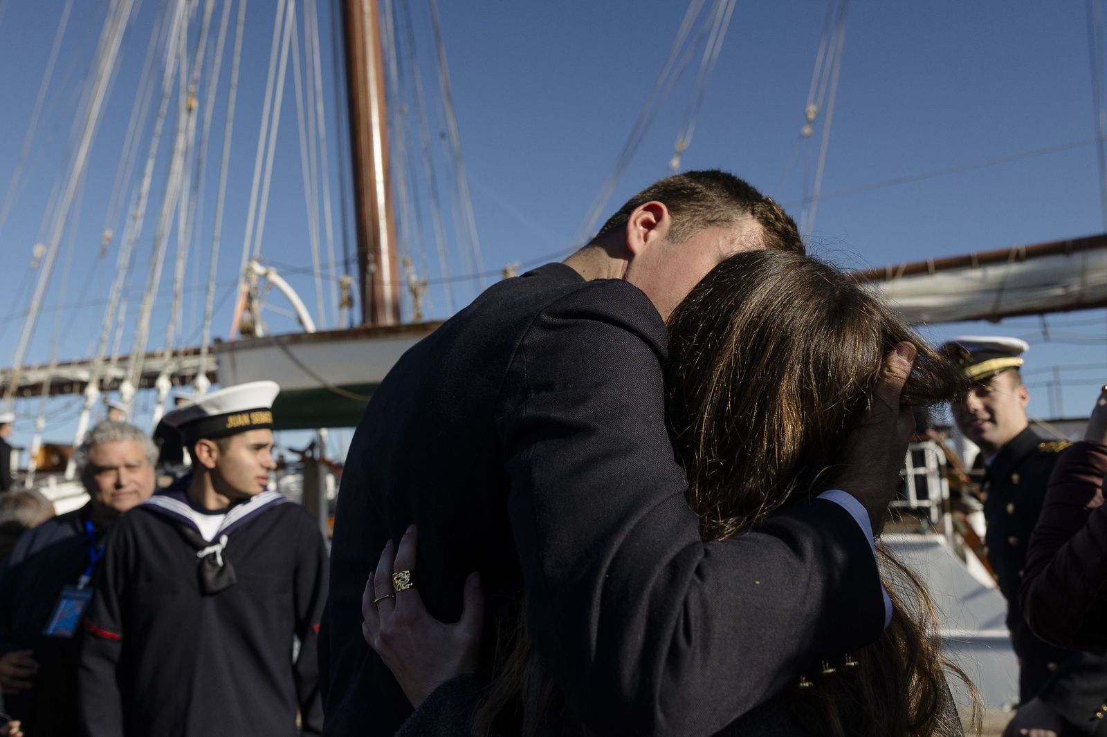 Las imágenes de la despedida del Juan Sebastián de Elcano