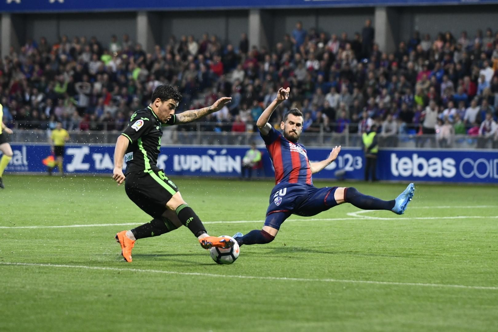 El Huesca-Granada CF, en imágenes