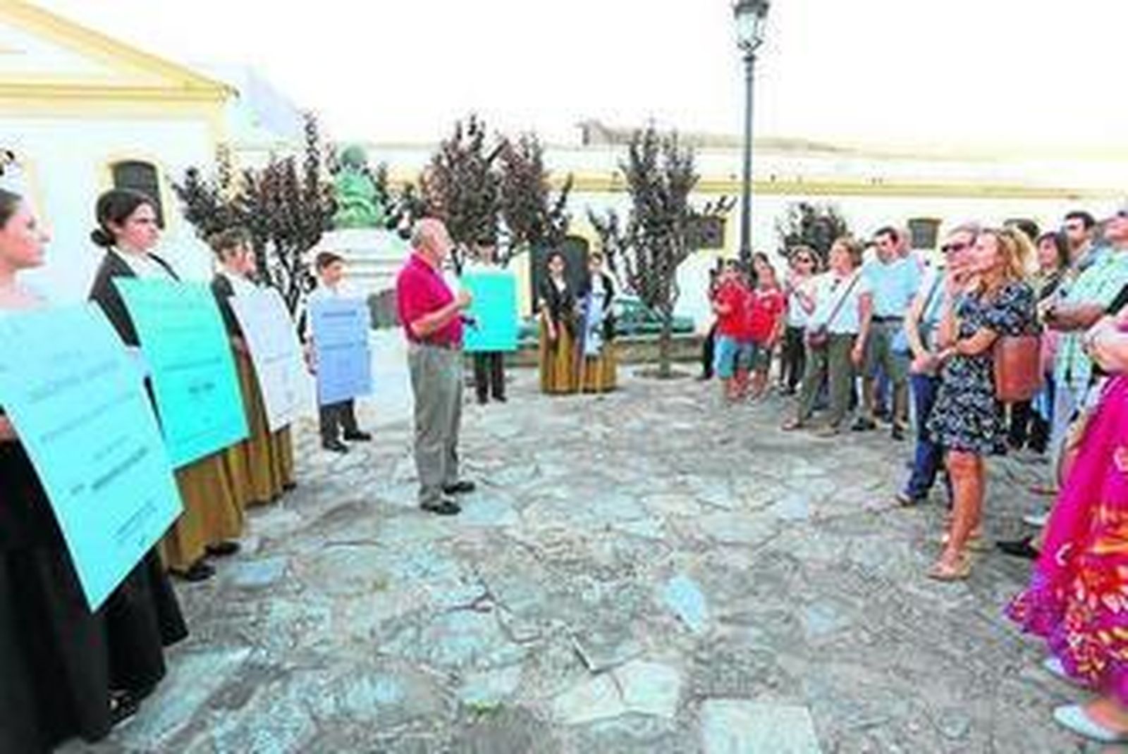 Imagen del comienzo de la ruta justo al lado del busto de la novelista.