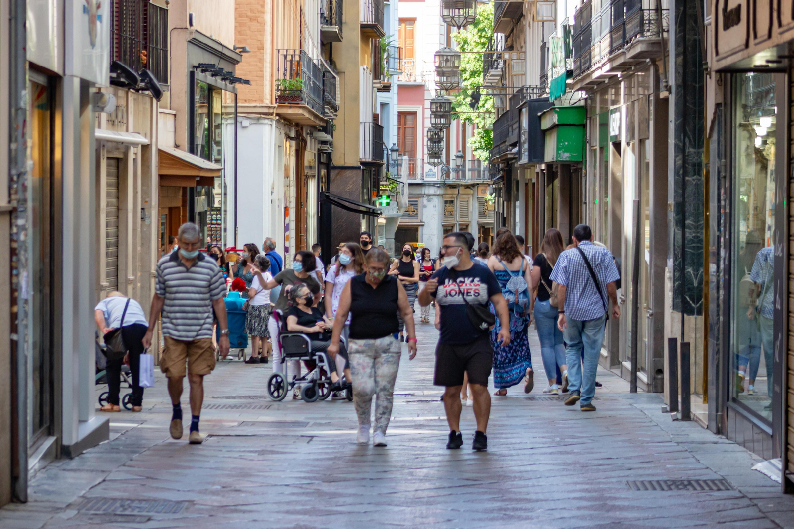 Granada roza el 50% de personas vacunadas o inmunizadas frente al coronavirus