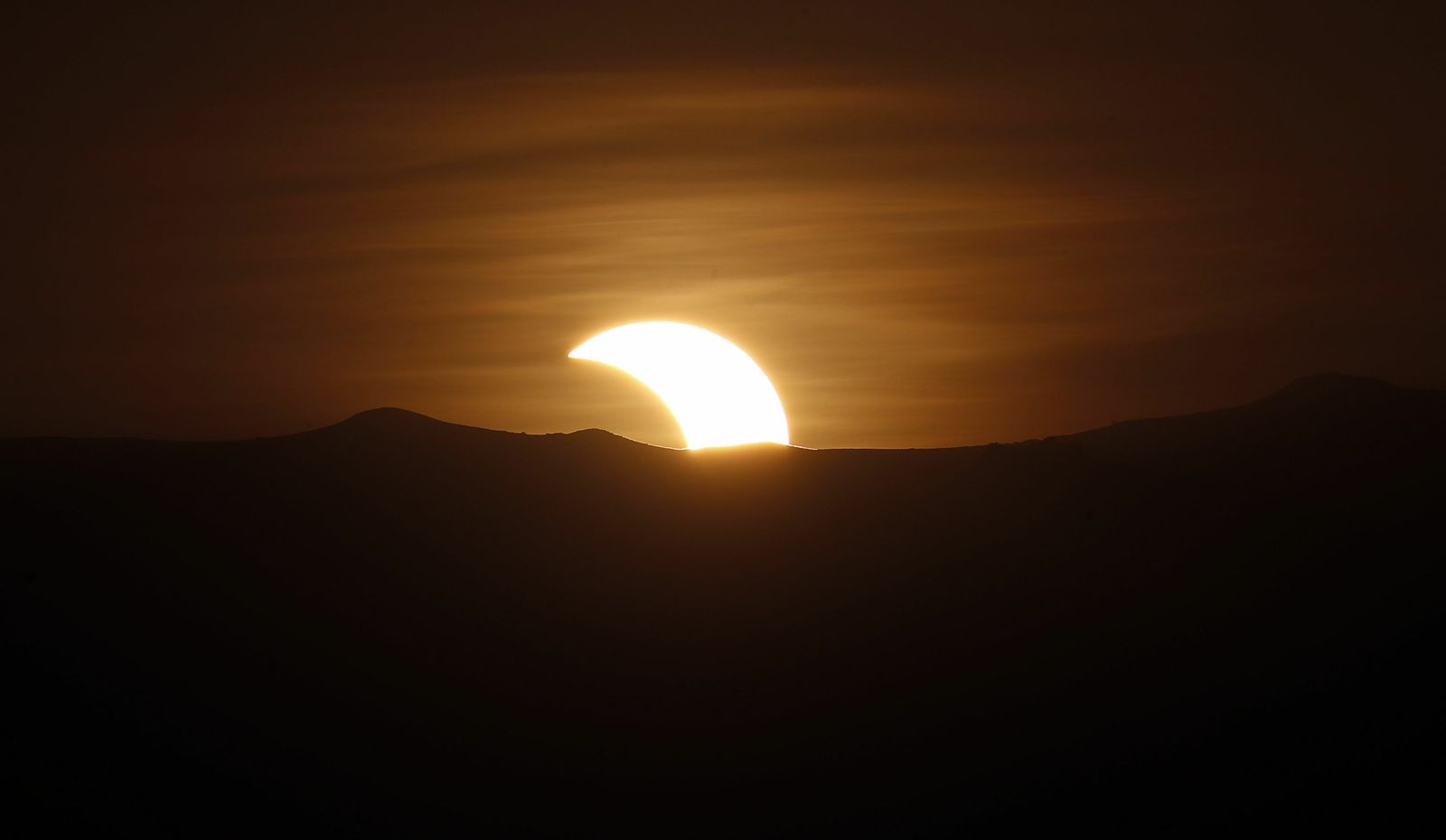 Las imágenes del último eclipse solar de la década