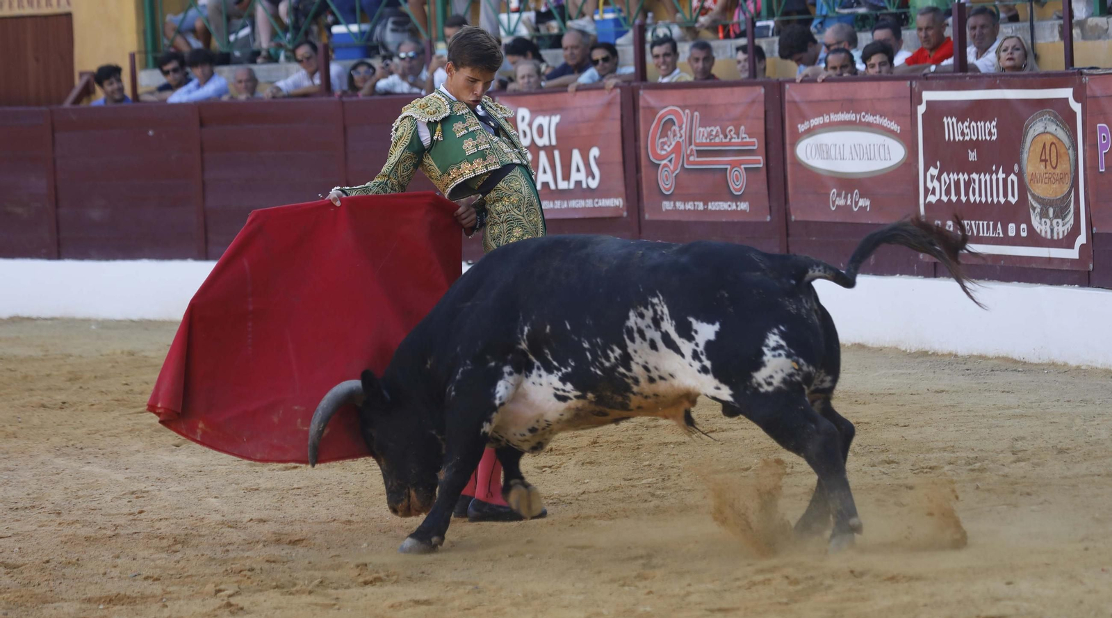 Las fotos de la primera semifinal del ciclo de novilladas de las Escuelas de Tauromaquia de Andalucía en La Línea