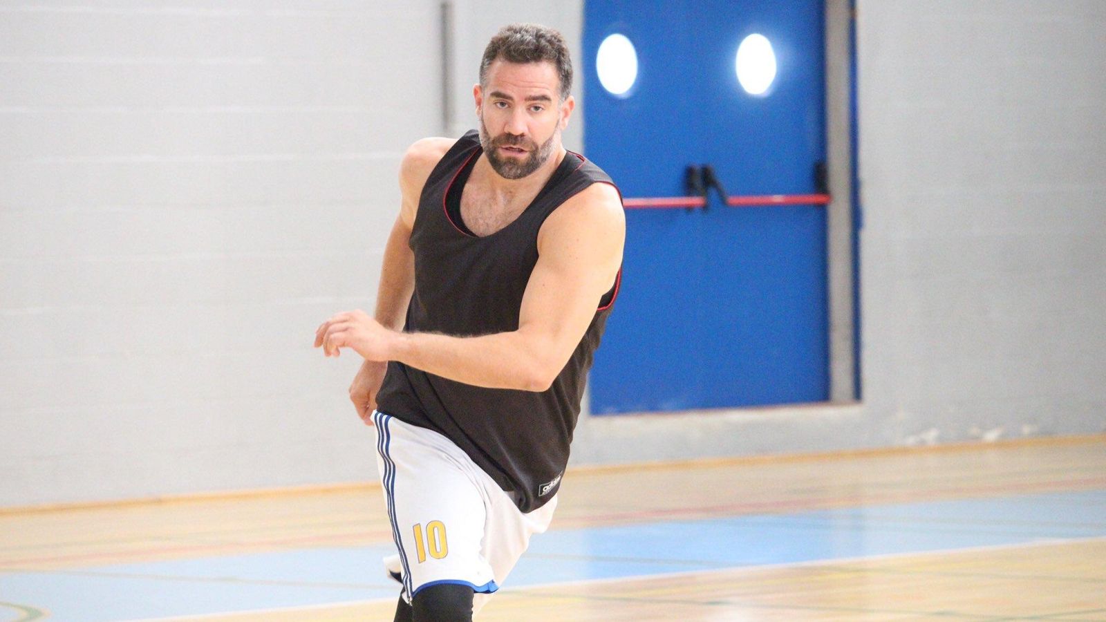 Carlos Cabezas, entrenándose con el CB Marbella. Carlos Cabezas, entrenándose con el CB Marbella.