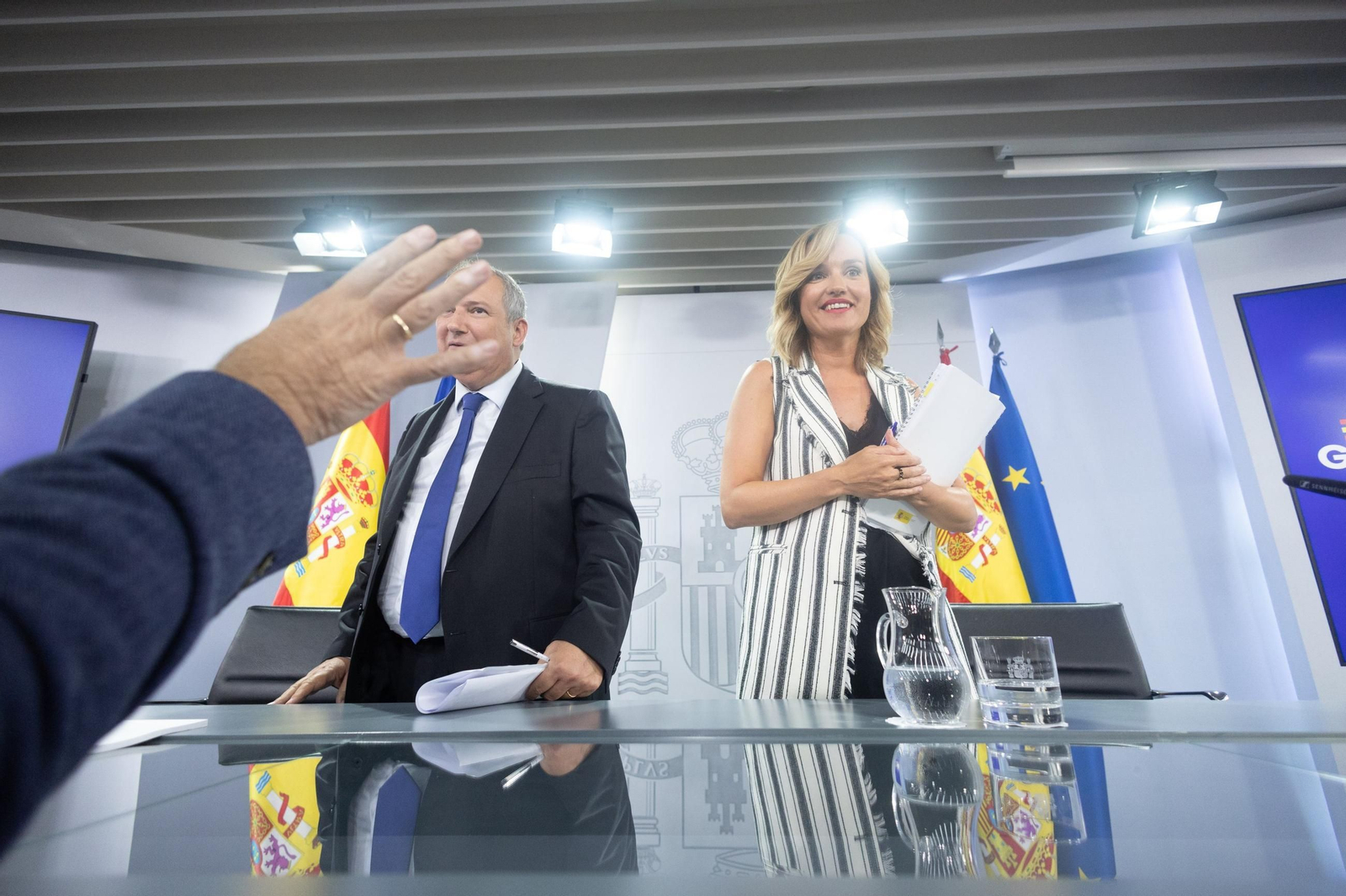 Los ministros Jordi Hereu y Pilar Alegría, tras la reunión del Consejo deMinistros de ayer.