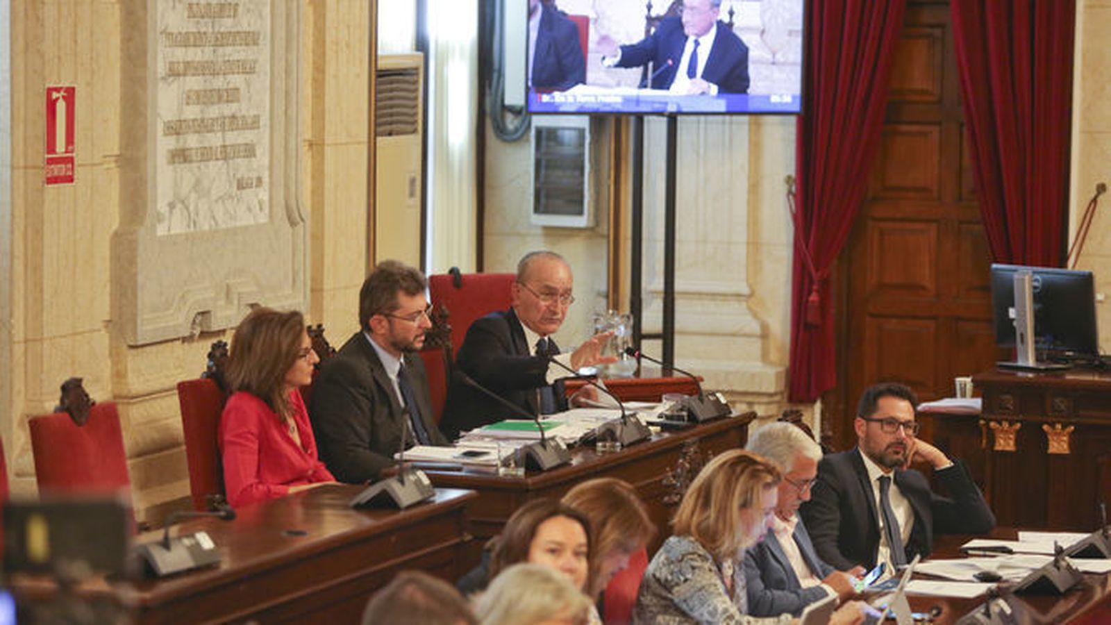 El alcalde de Málaga, junto al gerente de Urbanismo, y el concejal de Ordenación del Territorio.