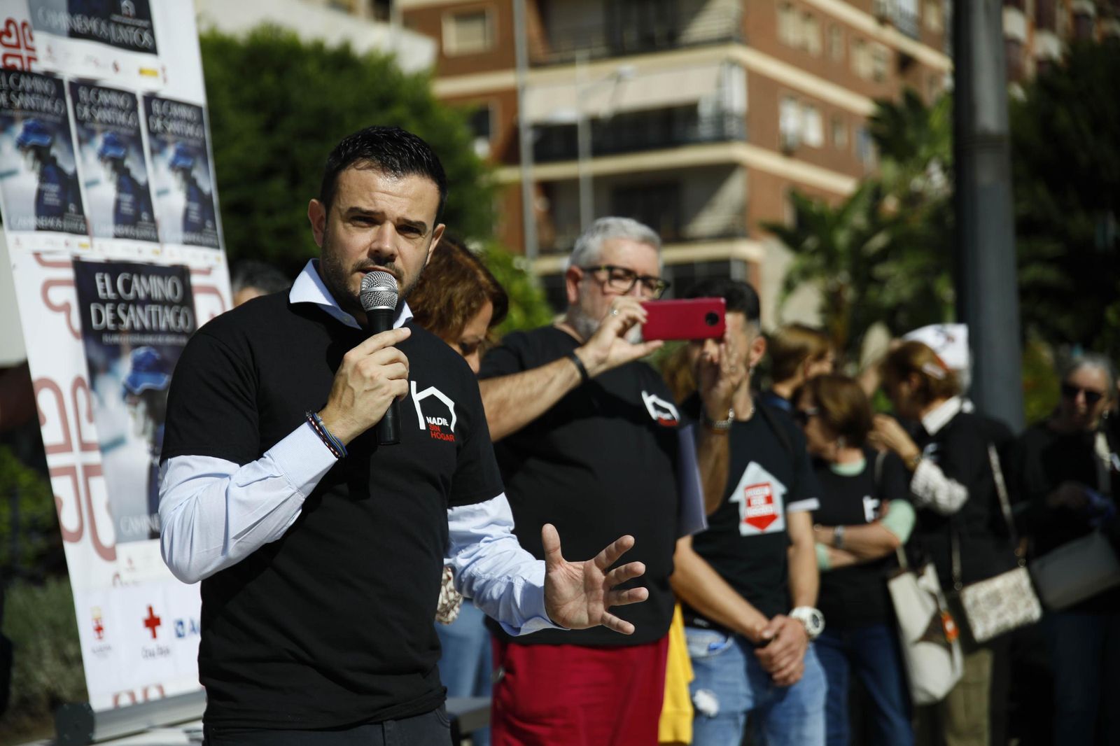 Imágenes de la campaña "Camino de Santiago" para celebrar el día de las personas sin hogar en Almería
