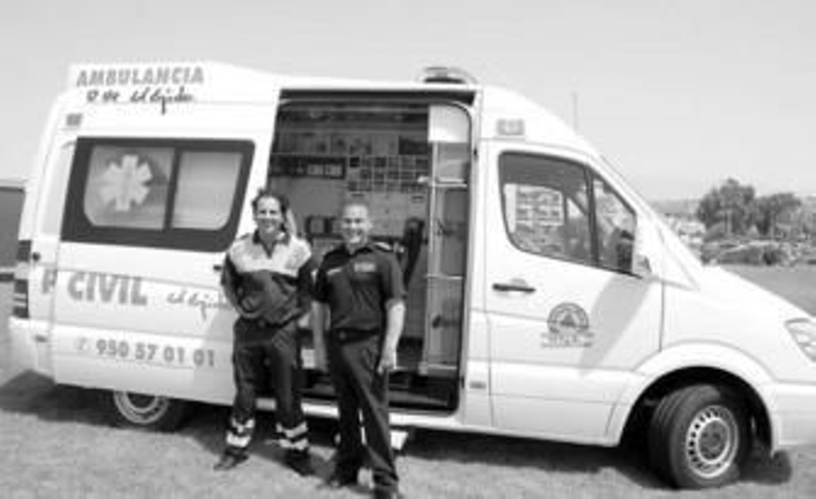 El coordinador de Protección Civil, Luis Prieto, junto a uno de los trabajadores.