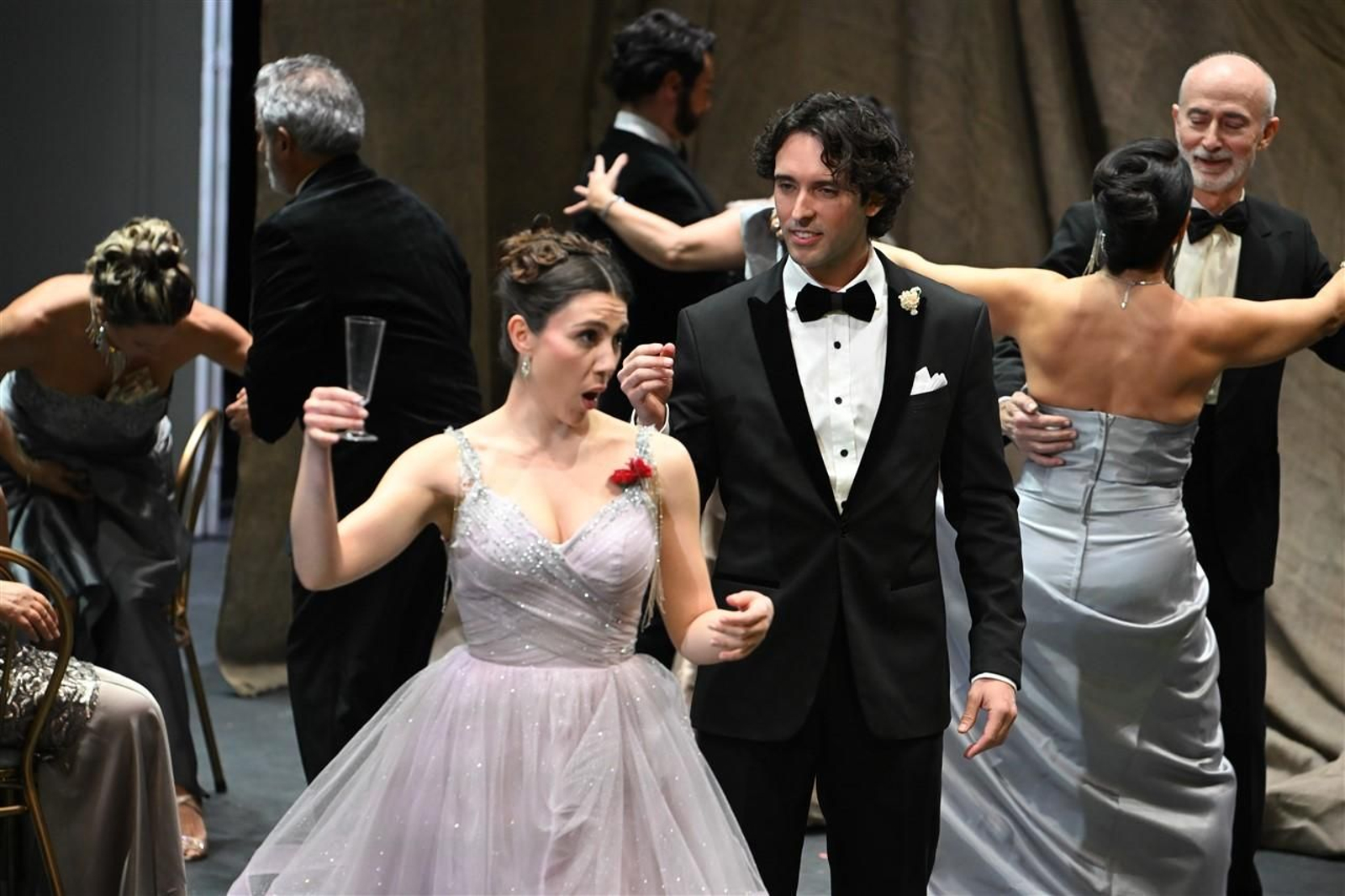 Momento durante la interpretación de ‘La Traviata’ en el Auditorio Maestro Padilla, bajo la dirección musical de Lara Diloy