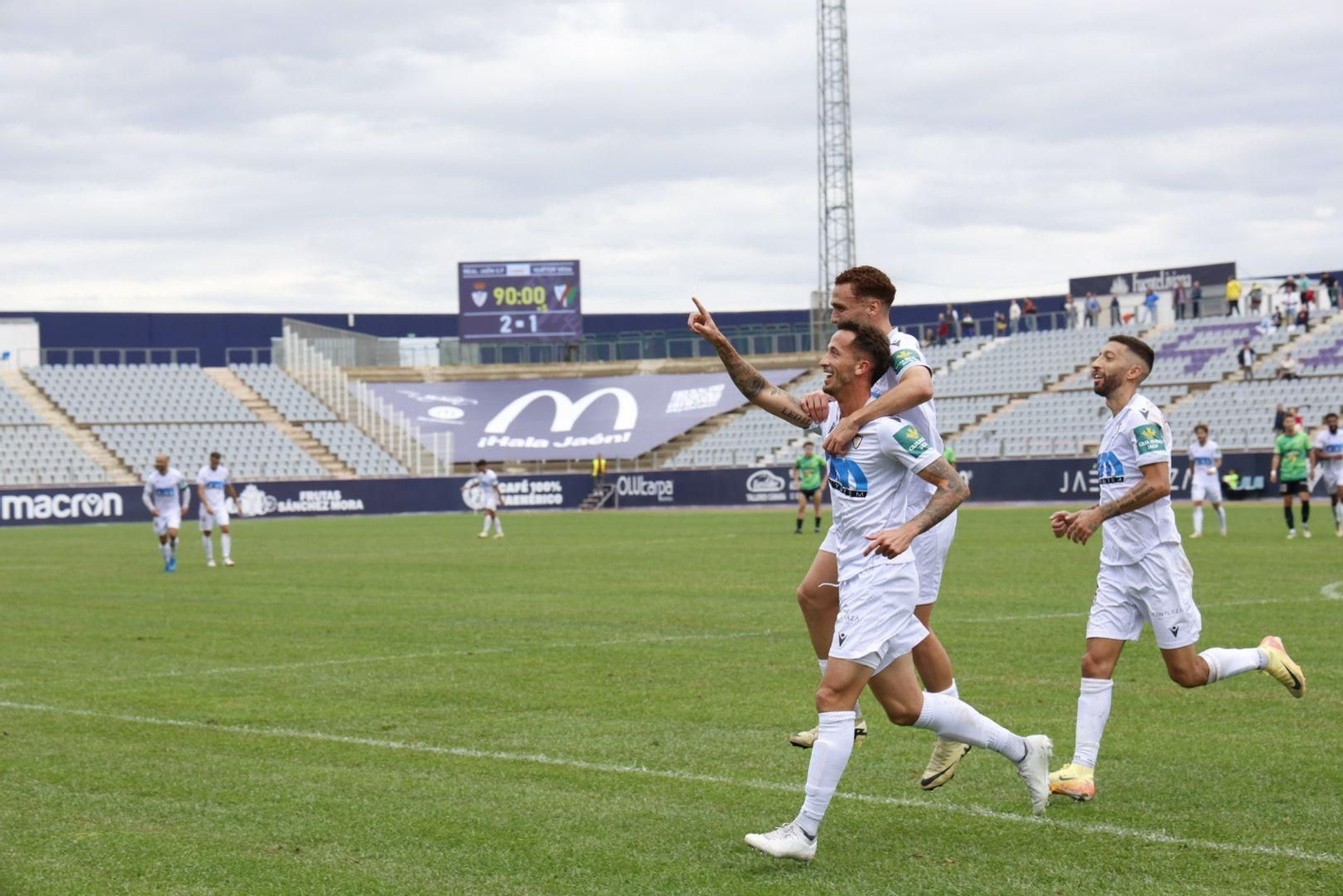 Juan Cámara celebra el tercer tanto del Real Jaén.