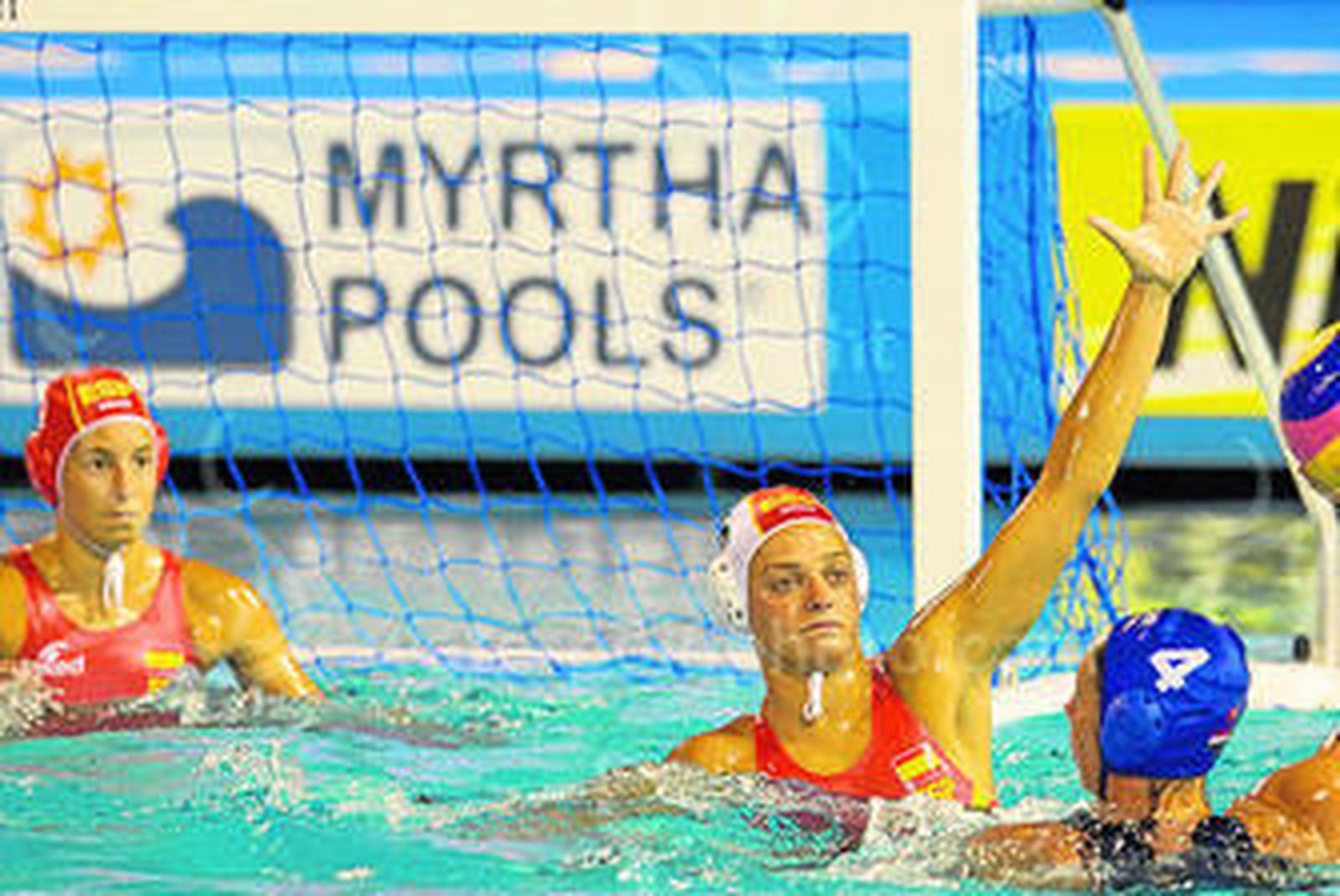 Las jugadoras, en un encuentro durante el pasado Mundial de Barcelona.