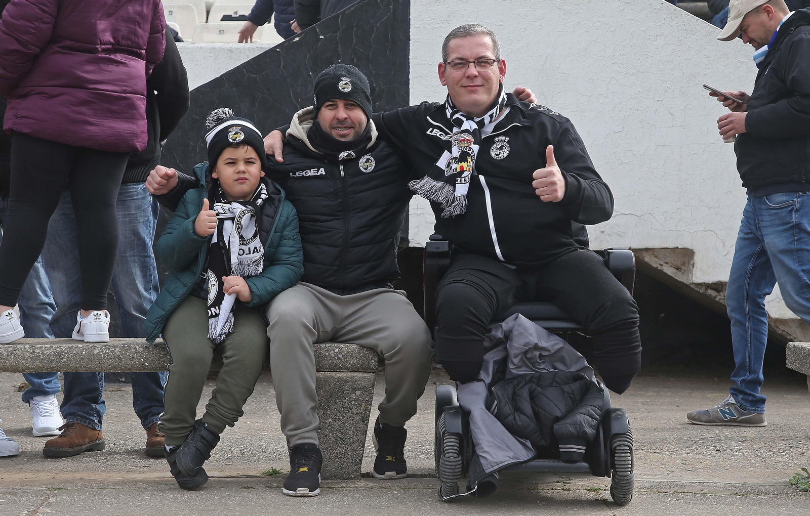 Fotos de la afición durante el Balona - San Fernando en el Municipal de La Línea
