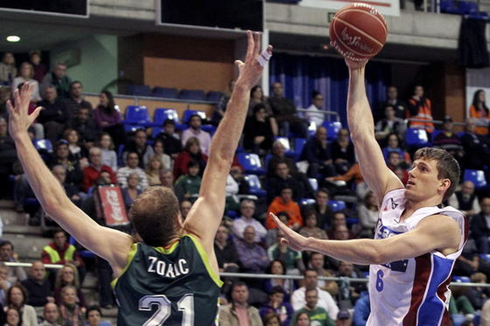 El Unicaja involuciona (70-76)