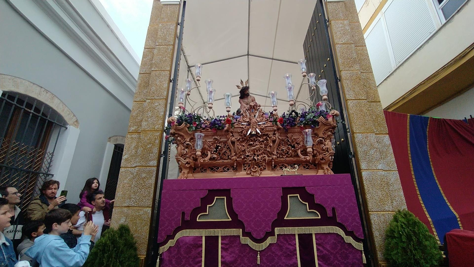 Las imágenes de la salida de la Coronación de Espinas en San Fernando