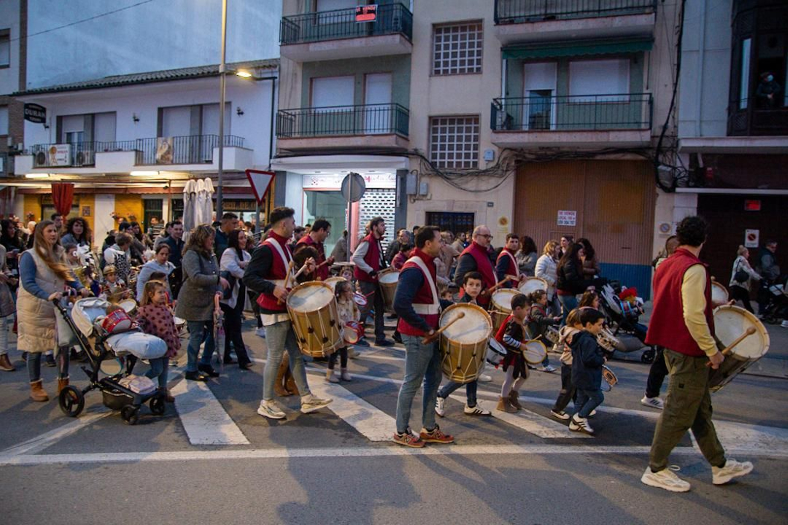 La tamborada de la Centuria Romana Munda en Montilla, en imágenes