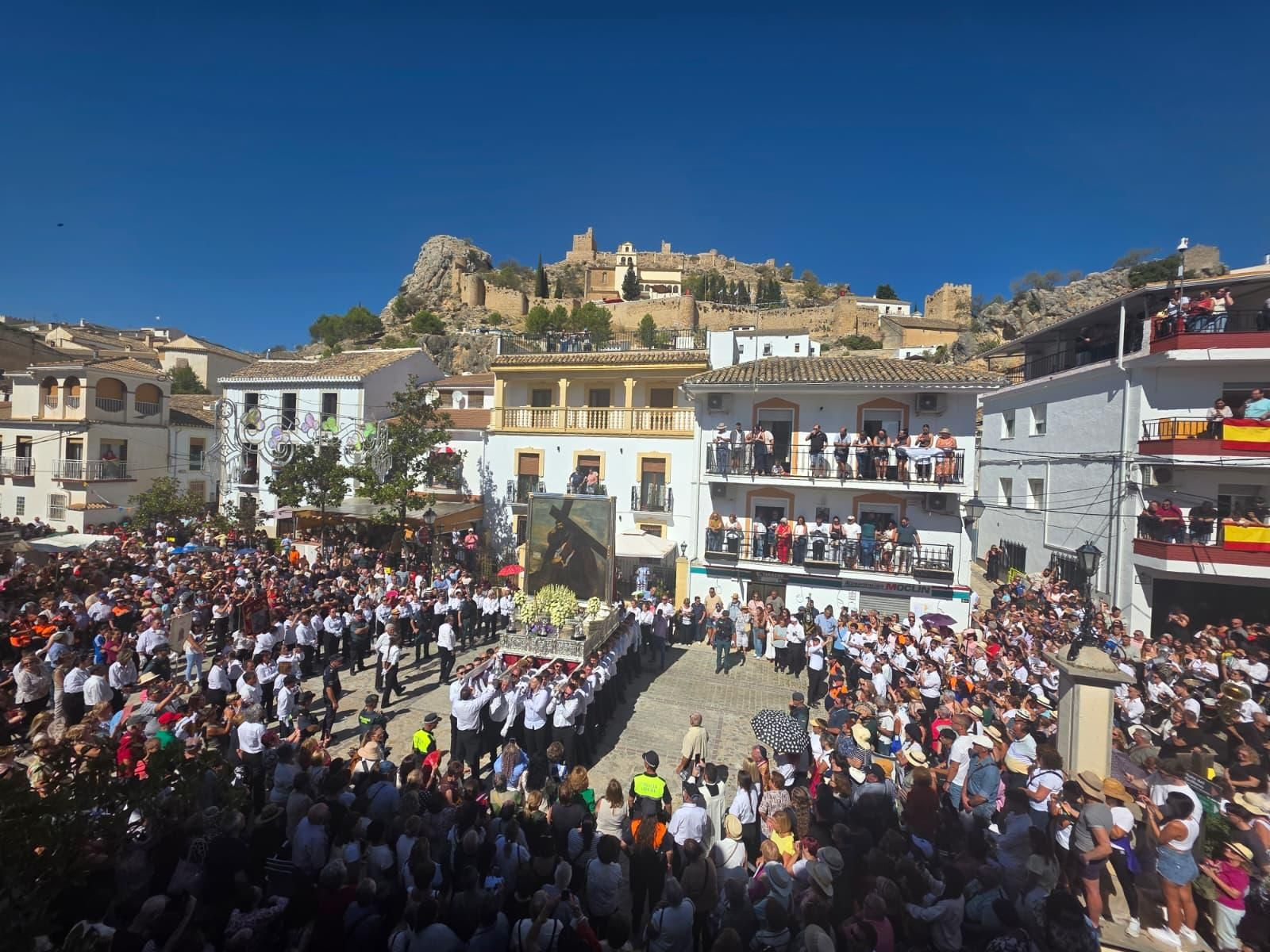 El Cristo del Paño, en la plaza de la Constitución de Moclín