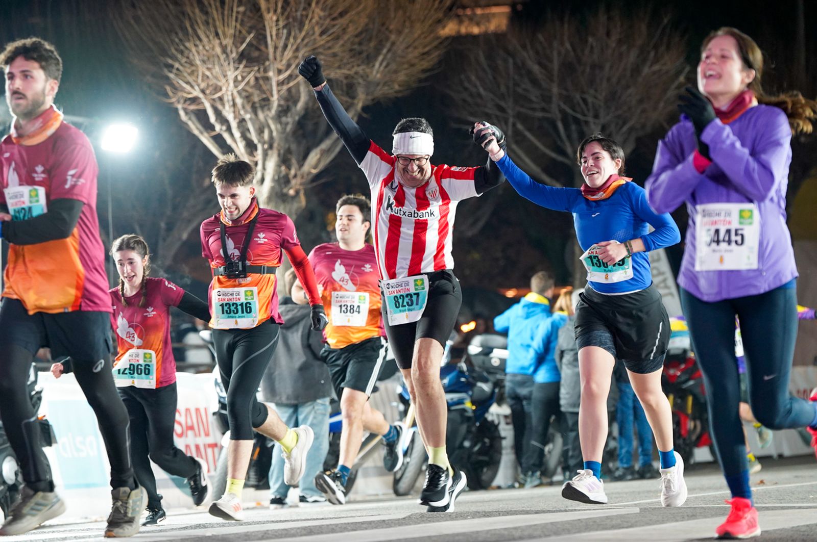 En imágenes: búscate en tu llegada a meta de la Carrera de San Antón 2026 (17)