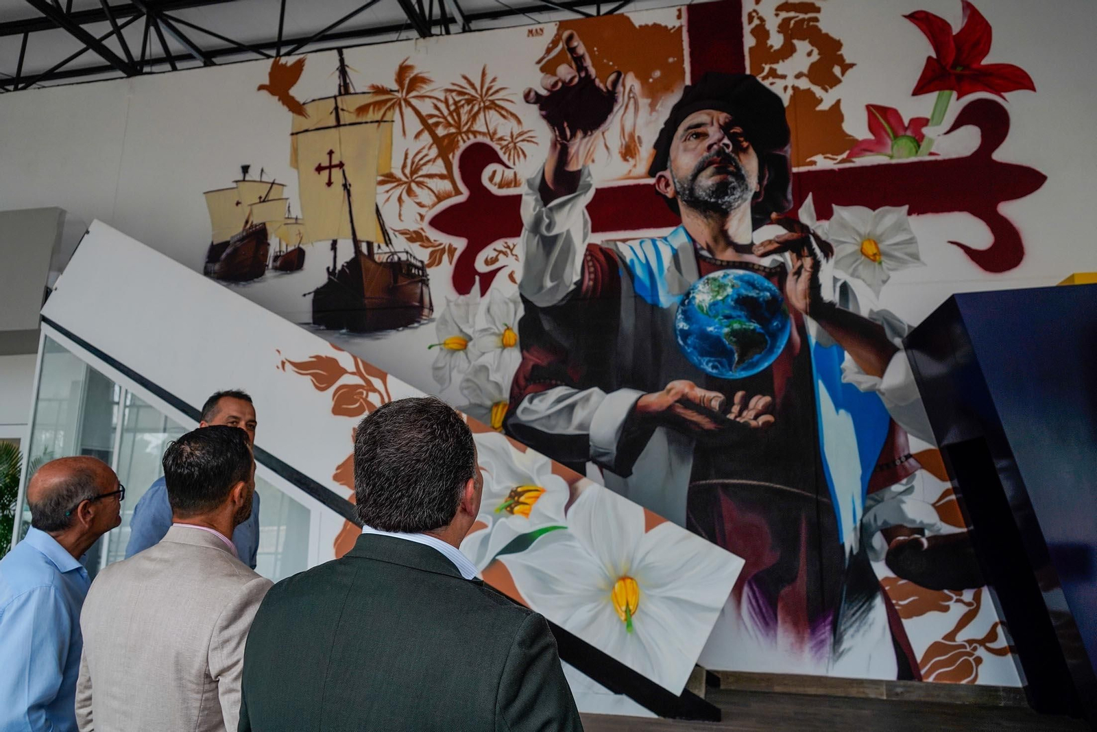 Imágenes de la visita guiada para dar a conocer las reformas realizadas en el Muelle de las Carabelas y su entorno