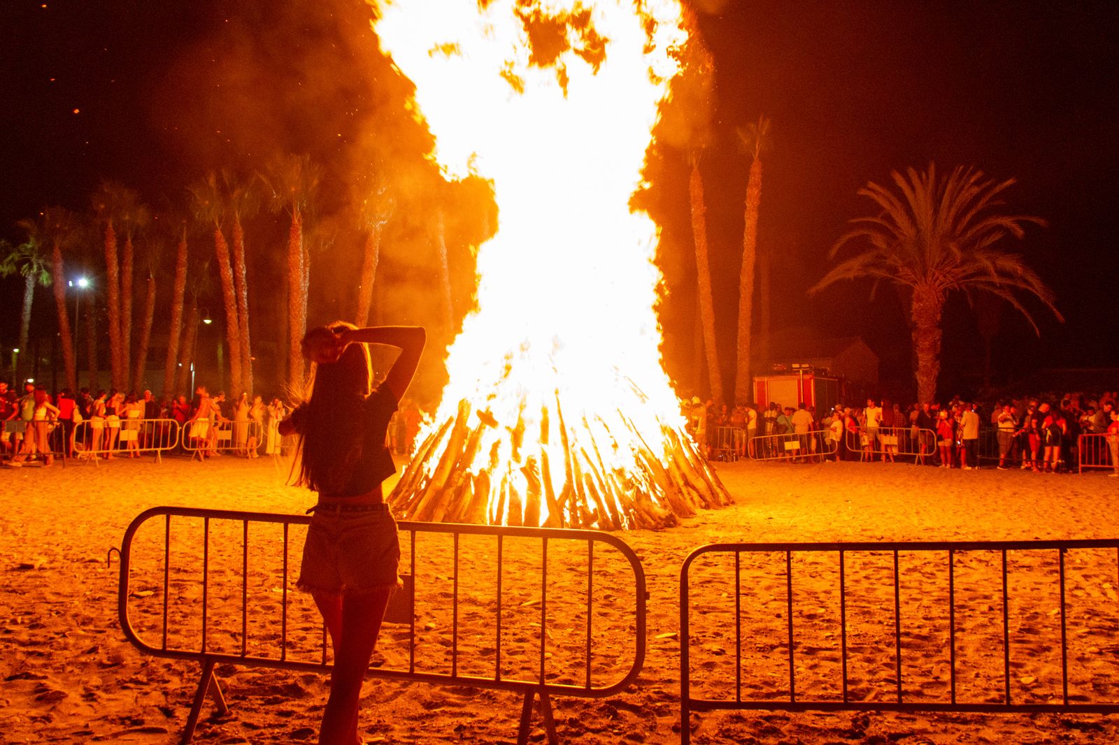 La Costa Tropical saborea la magia de la noche de San Juan, en imágenes