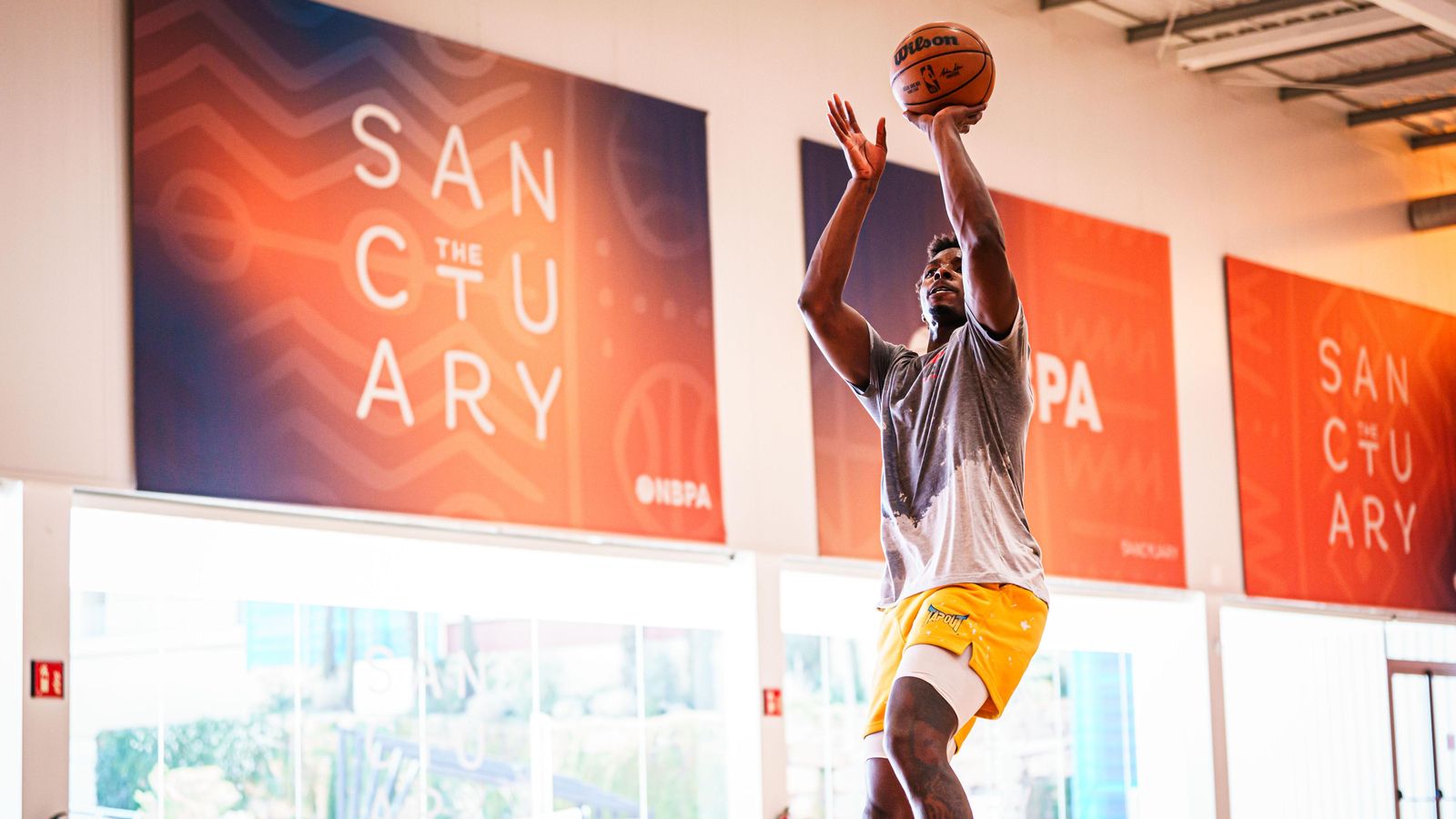 Jae'Sean Tate, jugador de los Rockets, en Fuengirola.