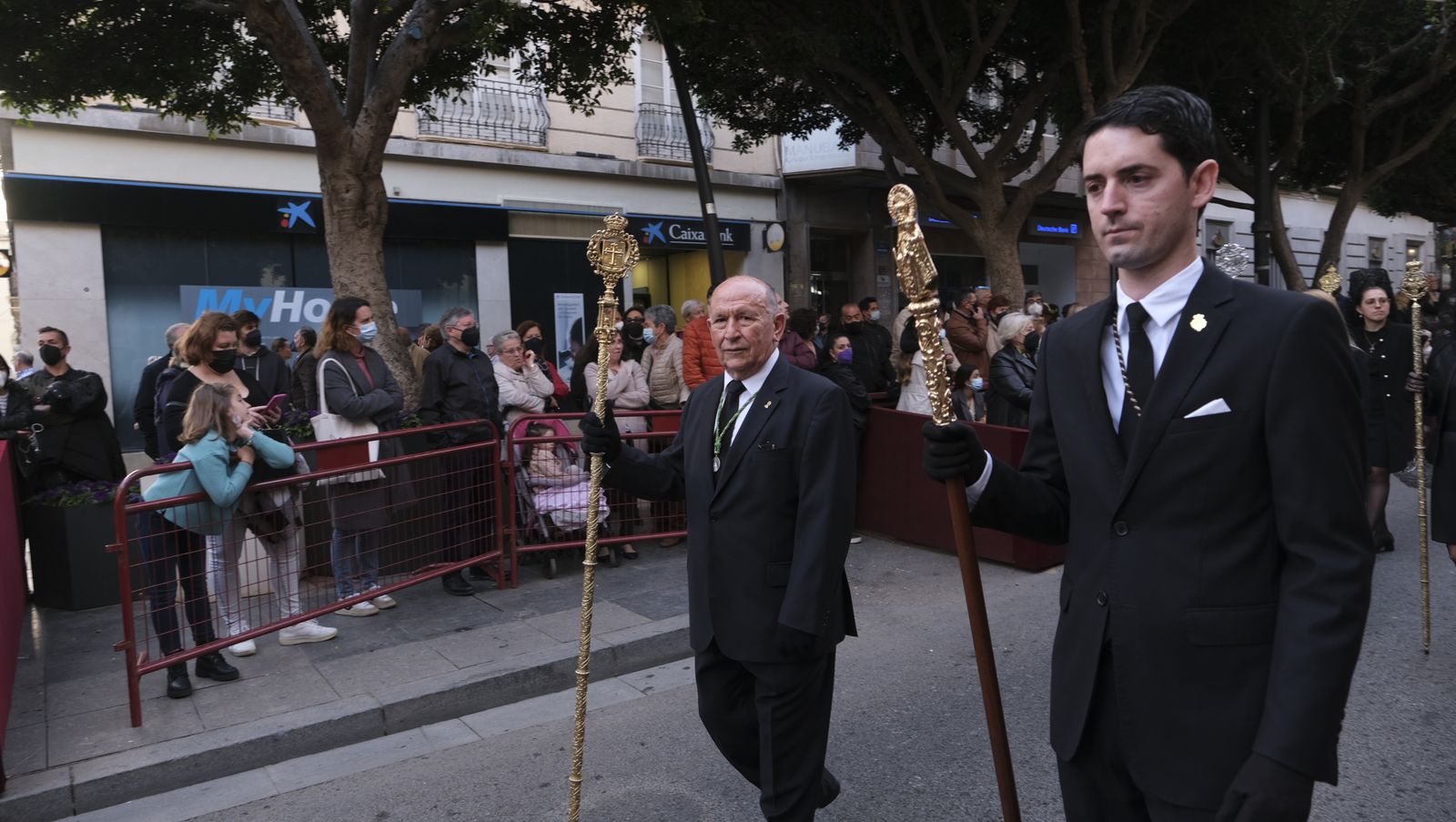 Procesión del Santo Entierro en Almería, en imágenes.