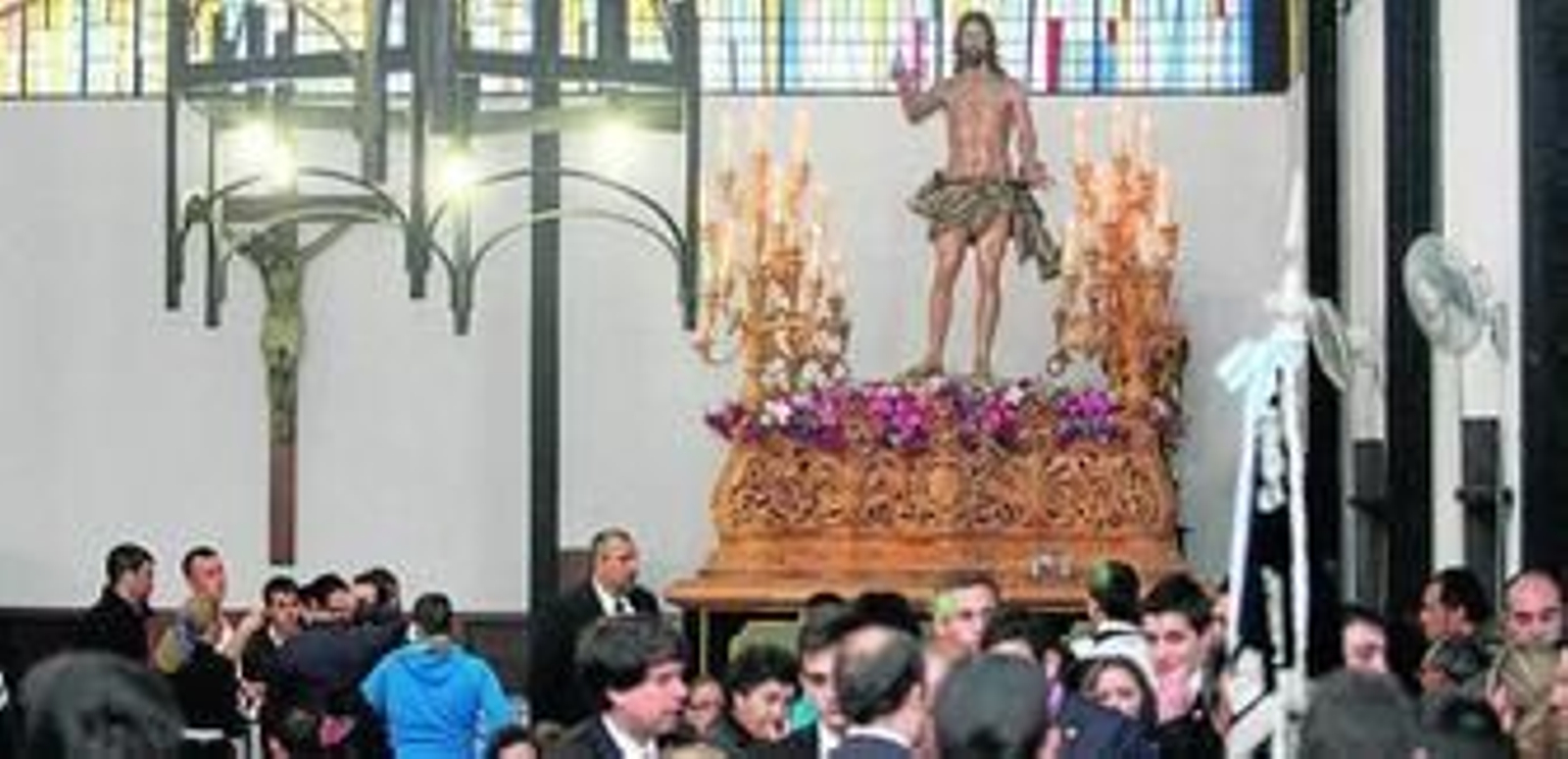 Huelva se quedó ayer sin Resucitado tras diez años seguidos de procesión.