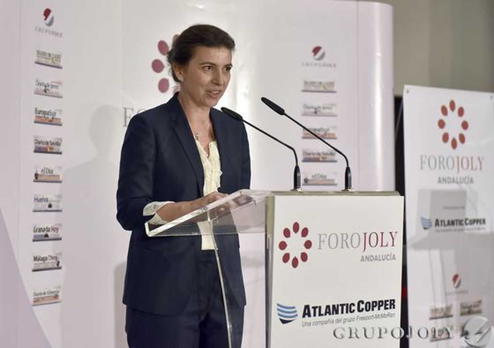 Macarena Gutiérrez Martínez, directora económico-financiera de Atlantic Copper, presentó al conferenciante.

Foto: Juan Carlos Vázquez/Victoria Hidalgo