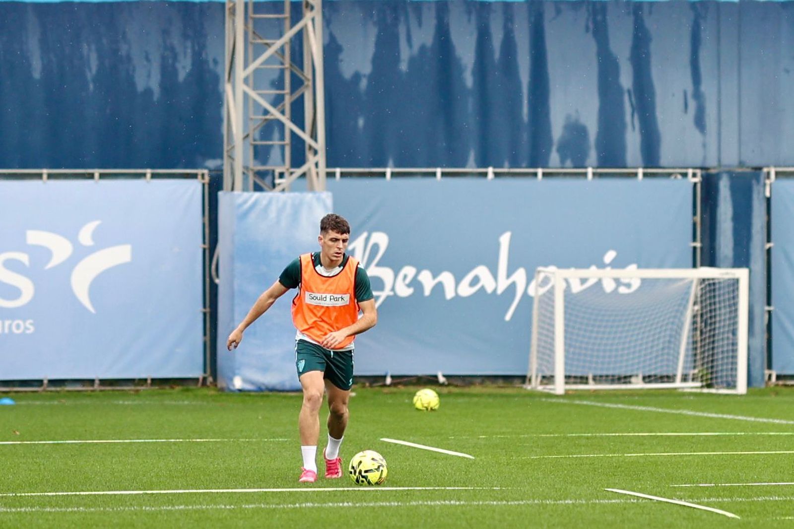 El Málaga CF ya juega el partido ante la Cultural Leonesa