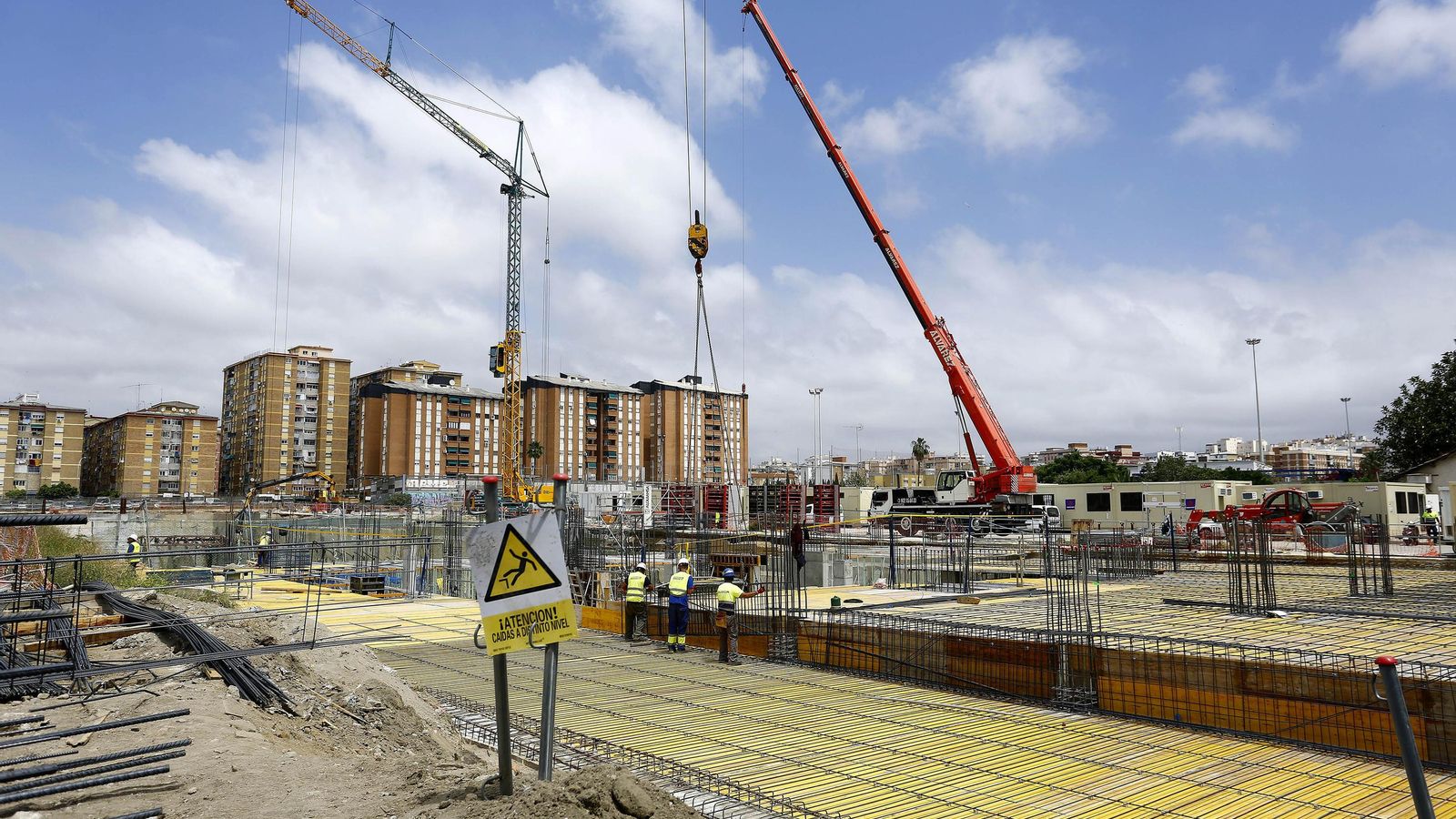 Varios operarios en la promoción de la Princesa.