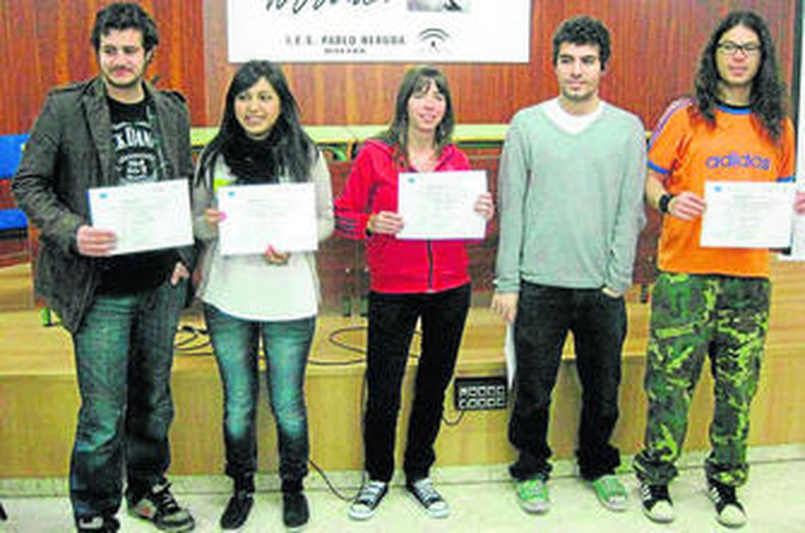 Los alumnos que ganarón la tercera edición del concurso Móntate una película.