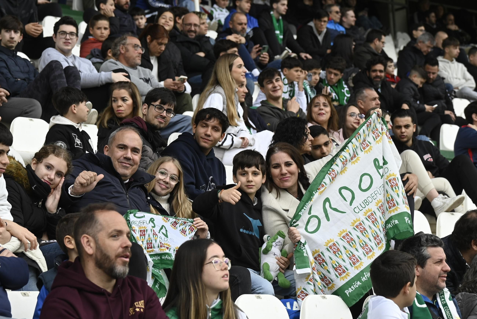 El Córdoba CF se deja querer por su afición en el Día de Andalucía