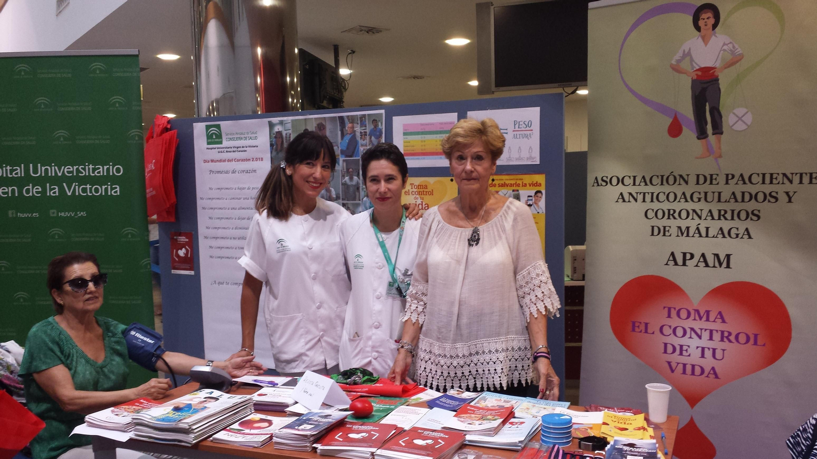 Las profesionales y voluntarias que ayer informaron sobre las enfermedades del corazón en el hospital Clínico. Las profesionales y voluntarias que ayer informaron sobre las enfermedades del corazón en el hospital Clínico.