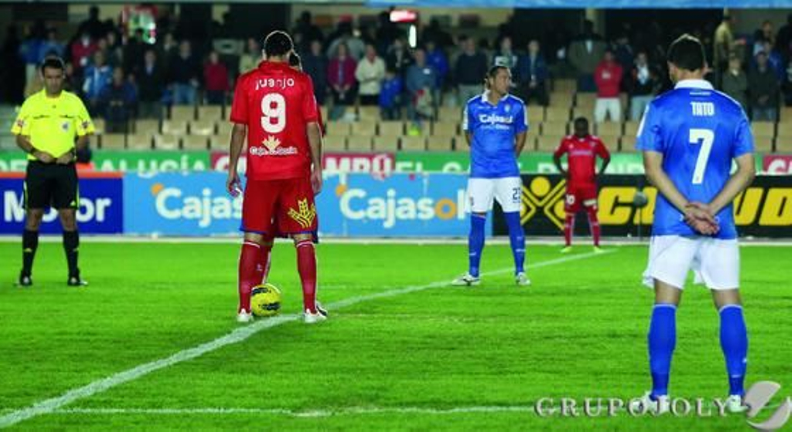 Antes del inicio se guardó un minuto de silencio. 

Foto: Miguel Angel Gonzalez