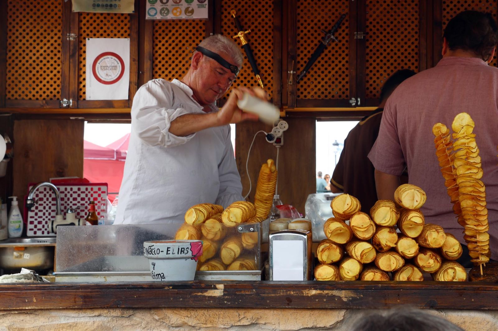 Imágenes del ambiente en el sábado 16 de marzo en Huelva