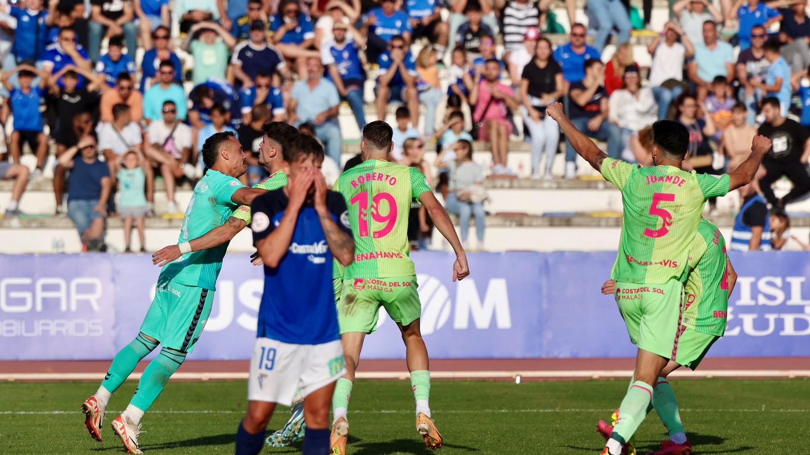 Alfonso Herrero celebra el gol.