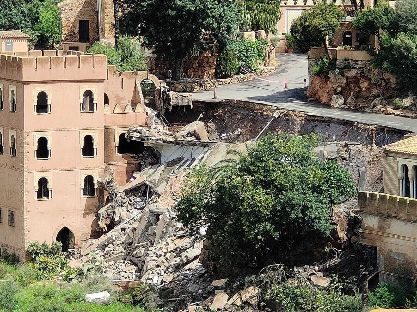 El derrumbe de un mirador en la sierra de Turre, en imágenes