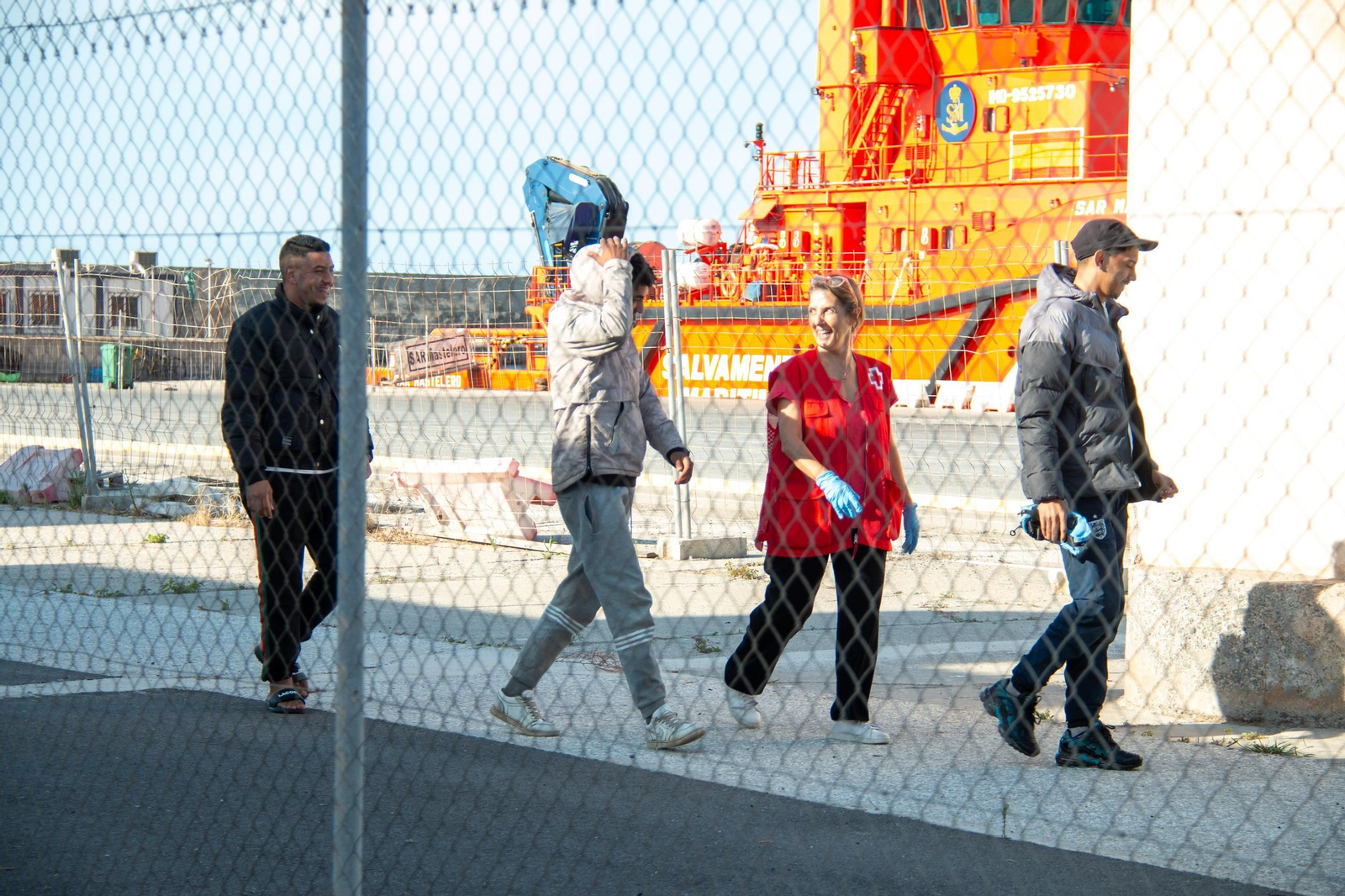 Rescatados 23 migrantes de una embarcación frente a la costa de Granada