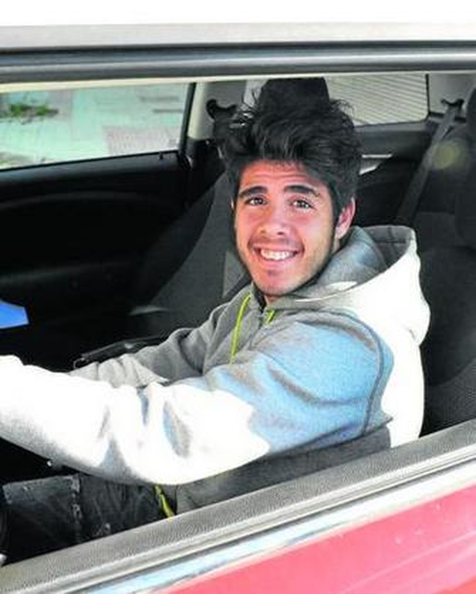 Pozuelo abandona Heliópolis sonriente.